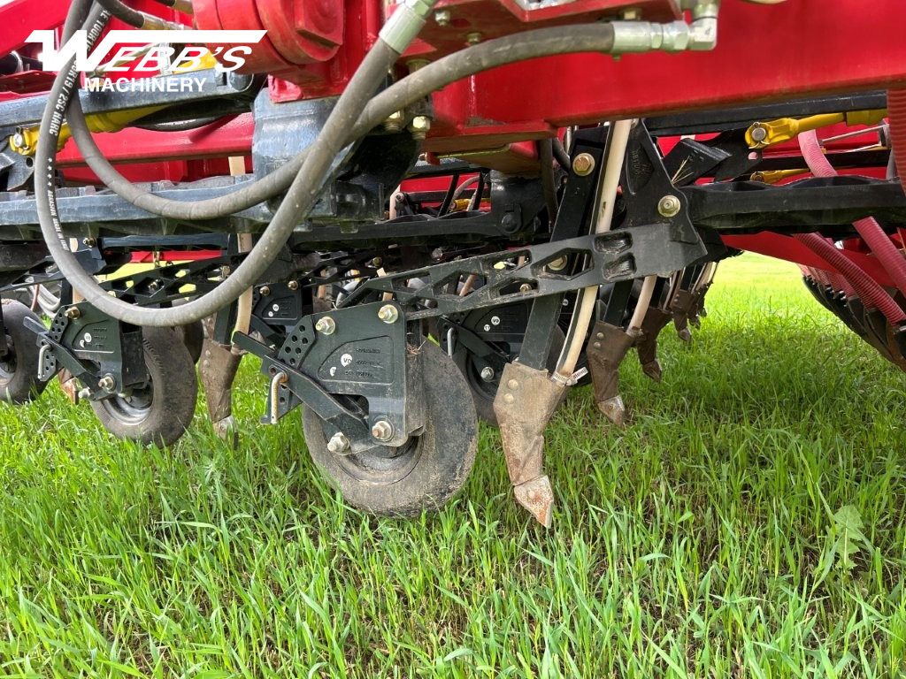 2025 Bourgault 3335-66PHD Air Drill