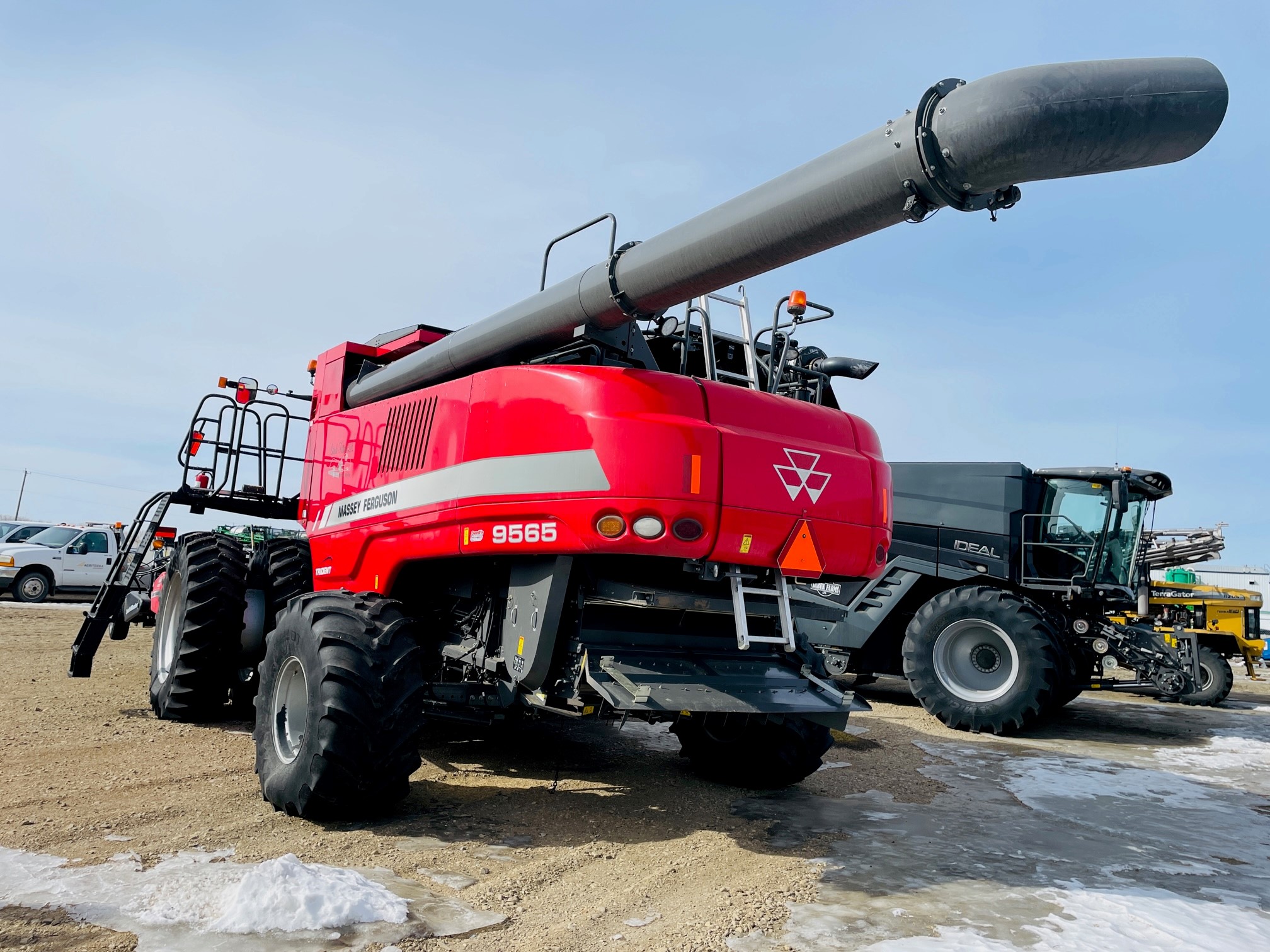 2015 Massey Ferguson 9565 Combine