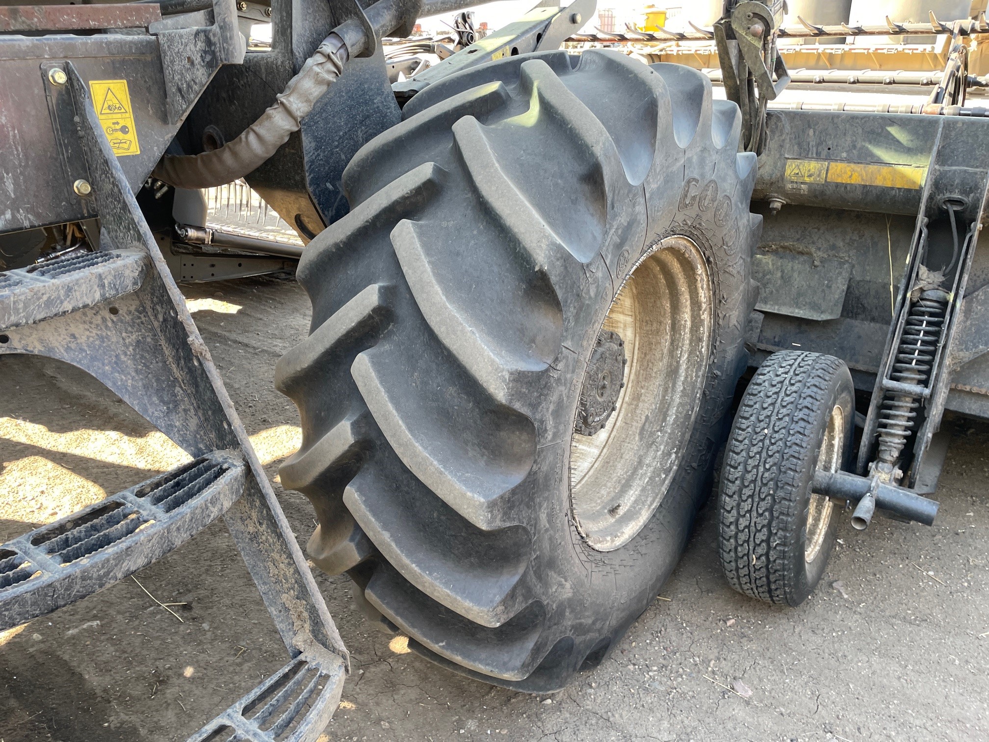 2014 MacDon M155 Swather