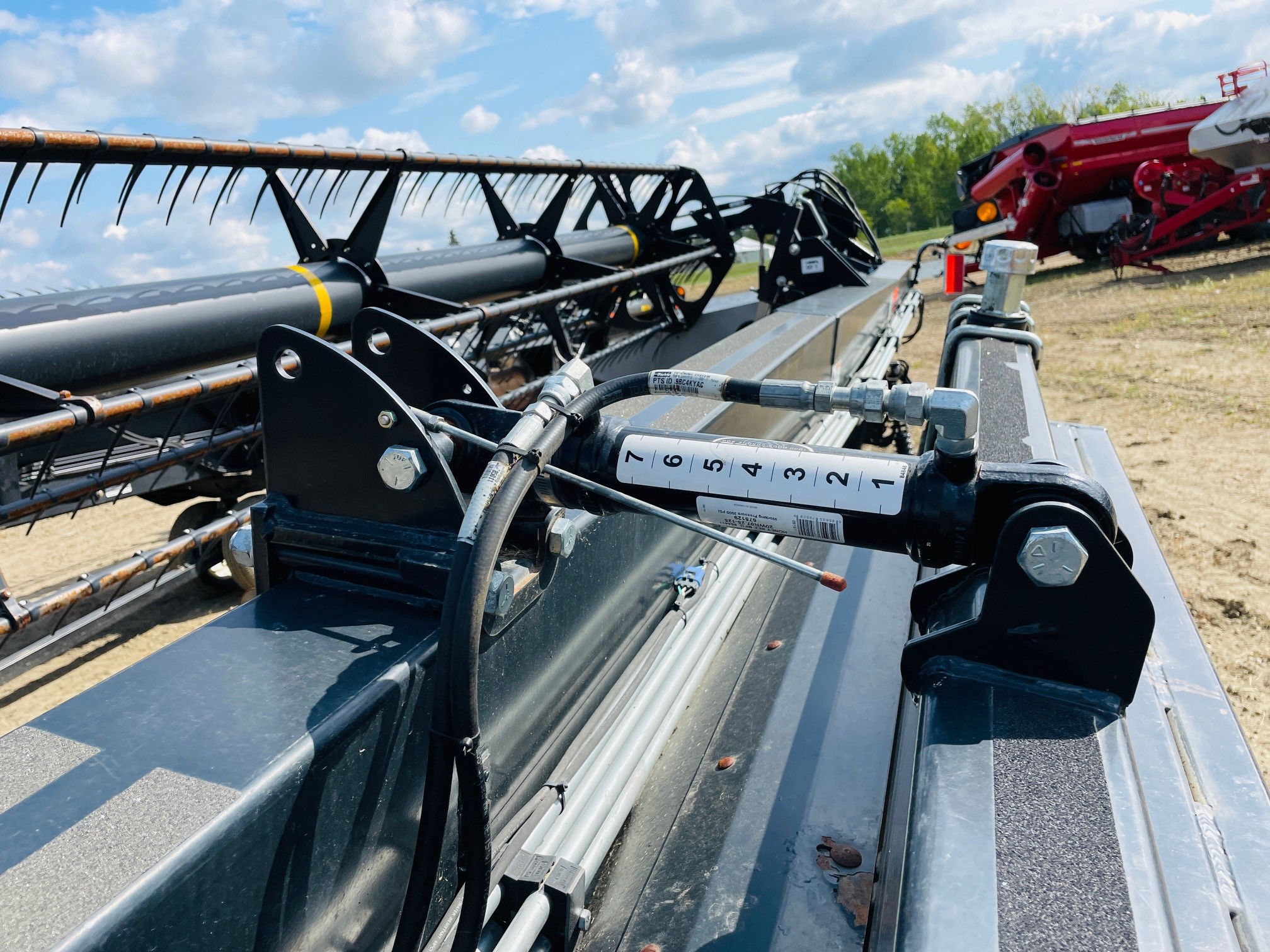 2012 Honey Bee SP36 Header Combine