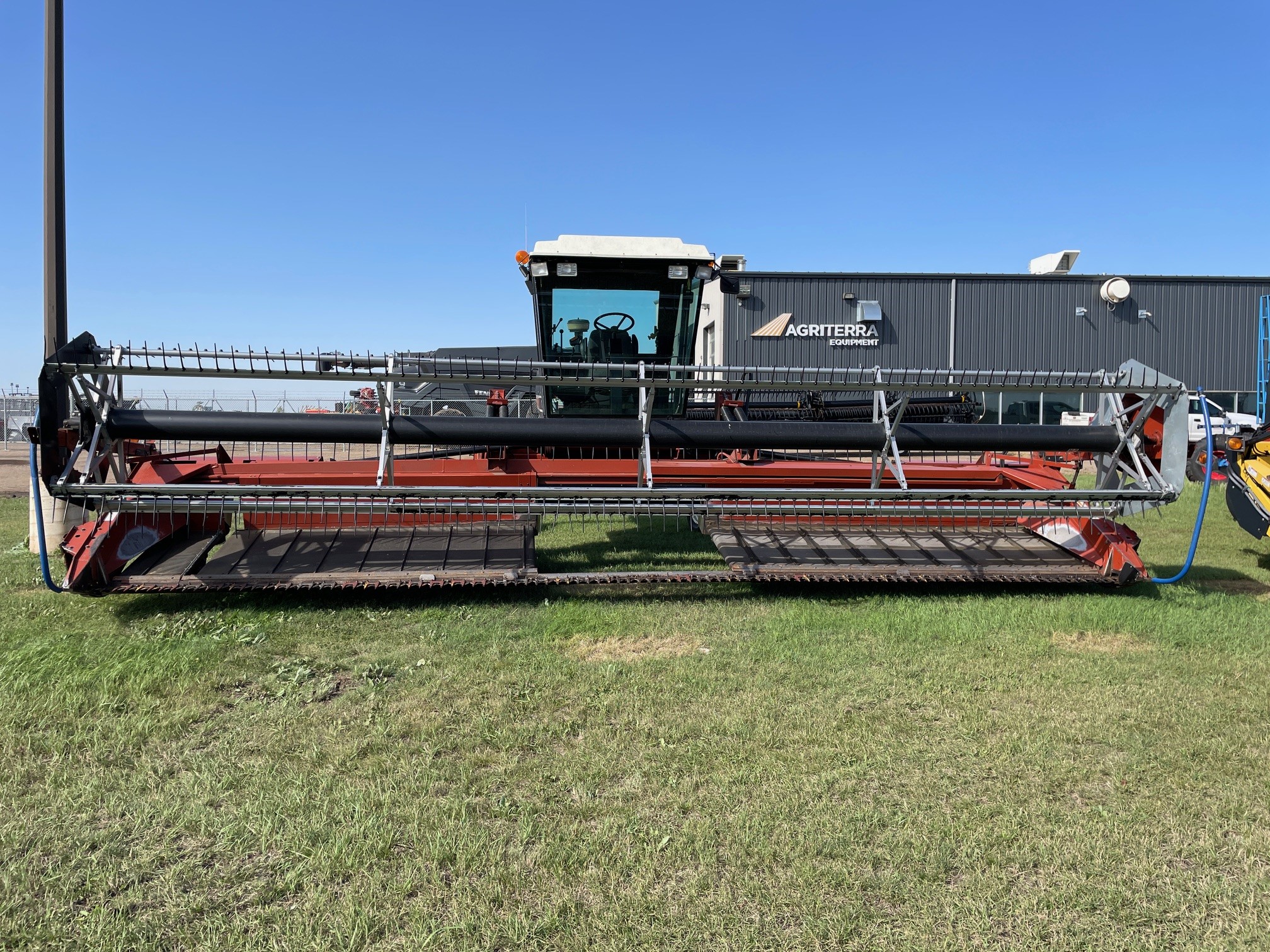 1999 Hesston 8110S Swather