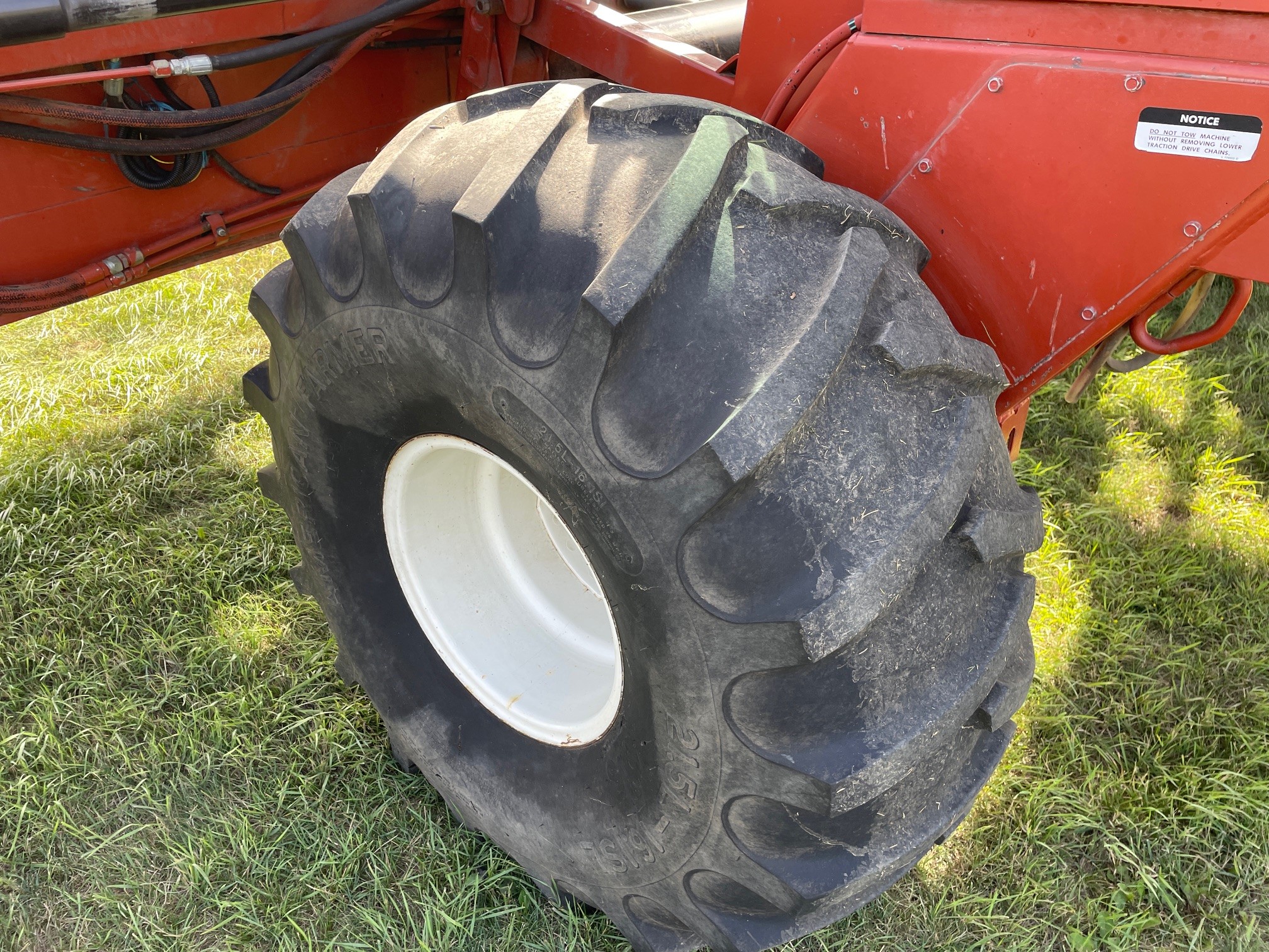 1999 Hesston 8110S Swather