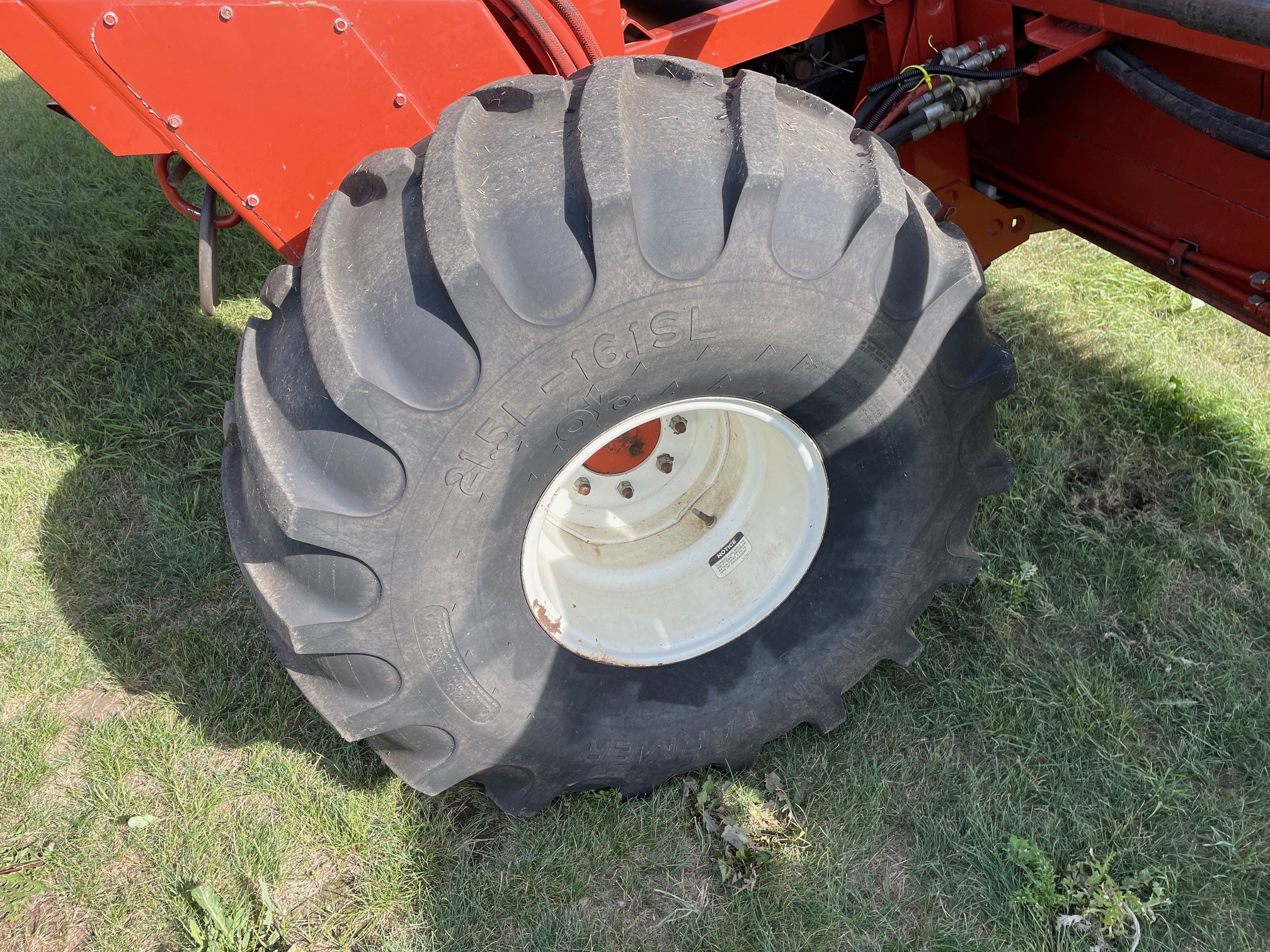 1999 Hesston 8110S Swather