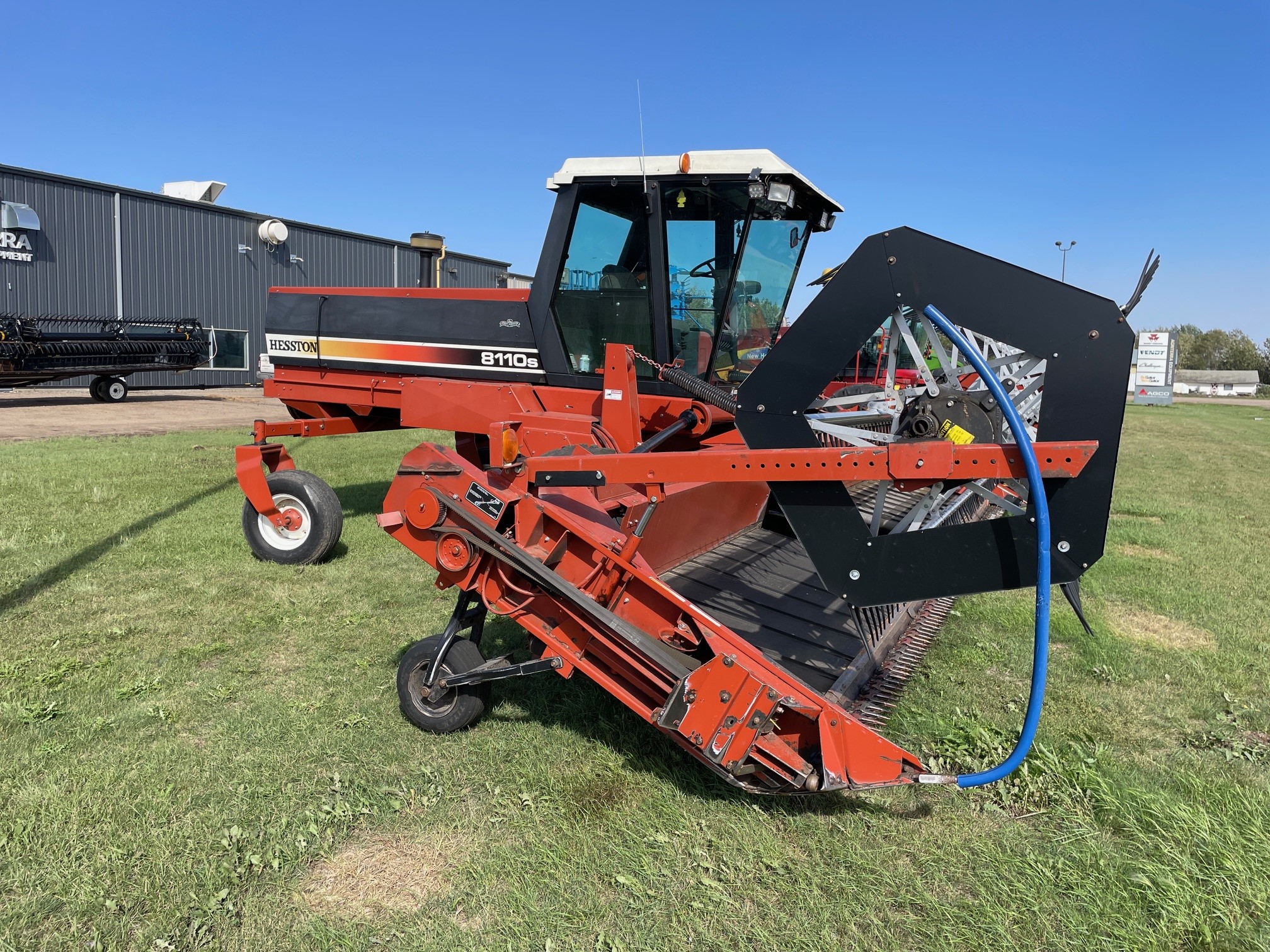 1999 Hesston 8110S Swather