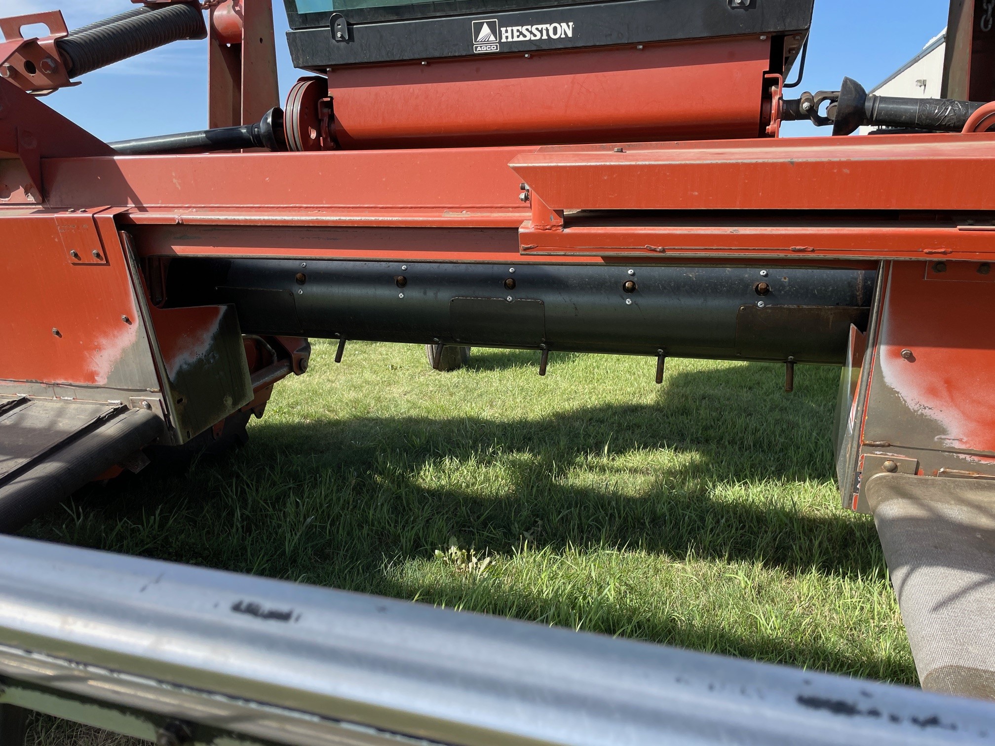 1999 Hesston 8110S Swather