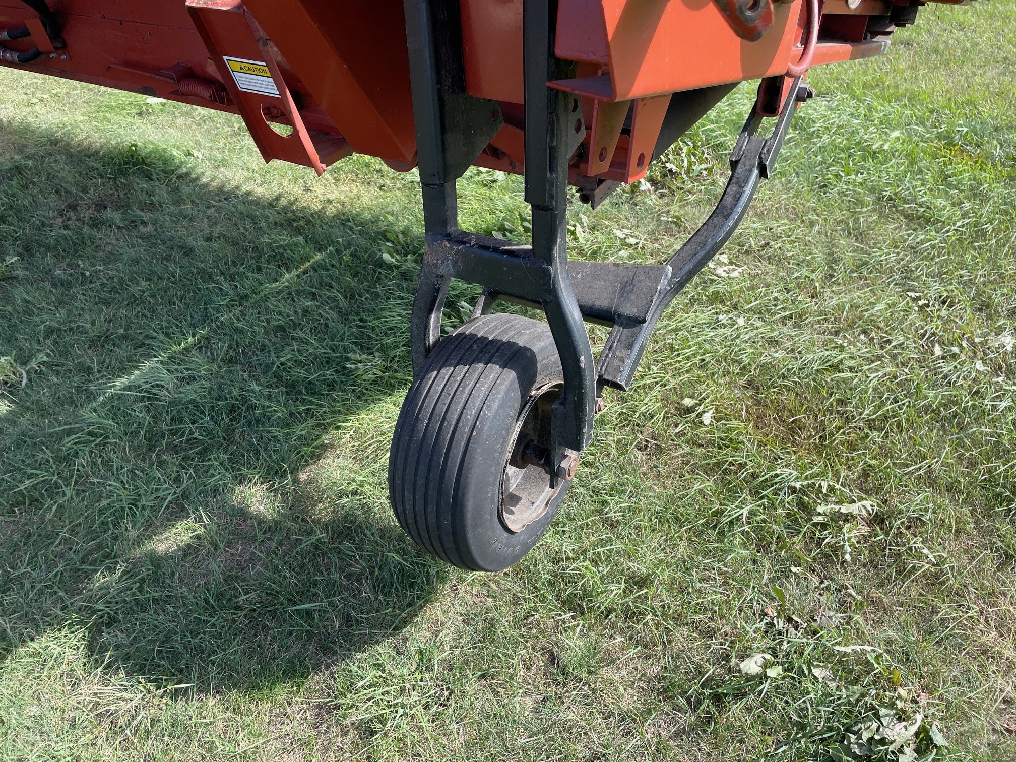 1999 Hesston 8110S Swather