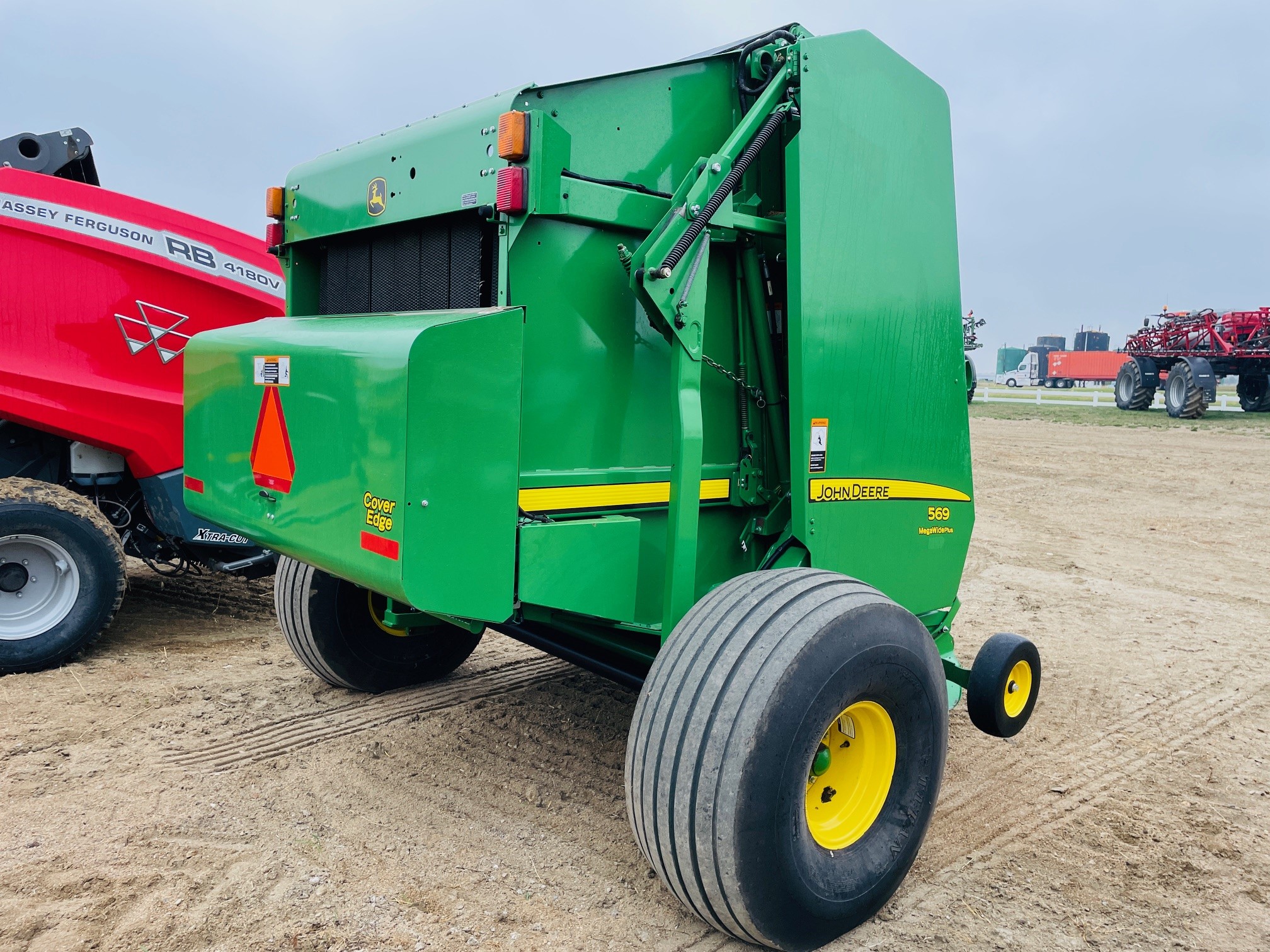 2015 John Deere 569 Baler/Round