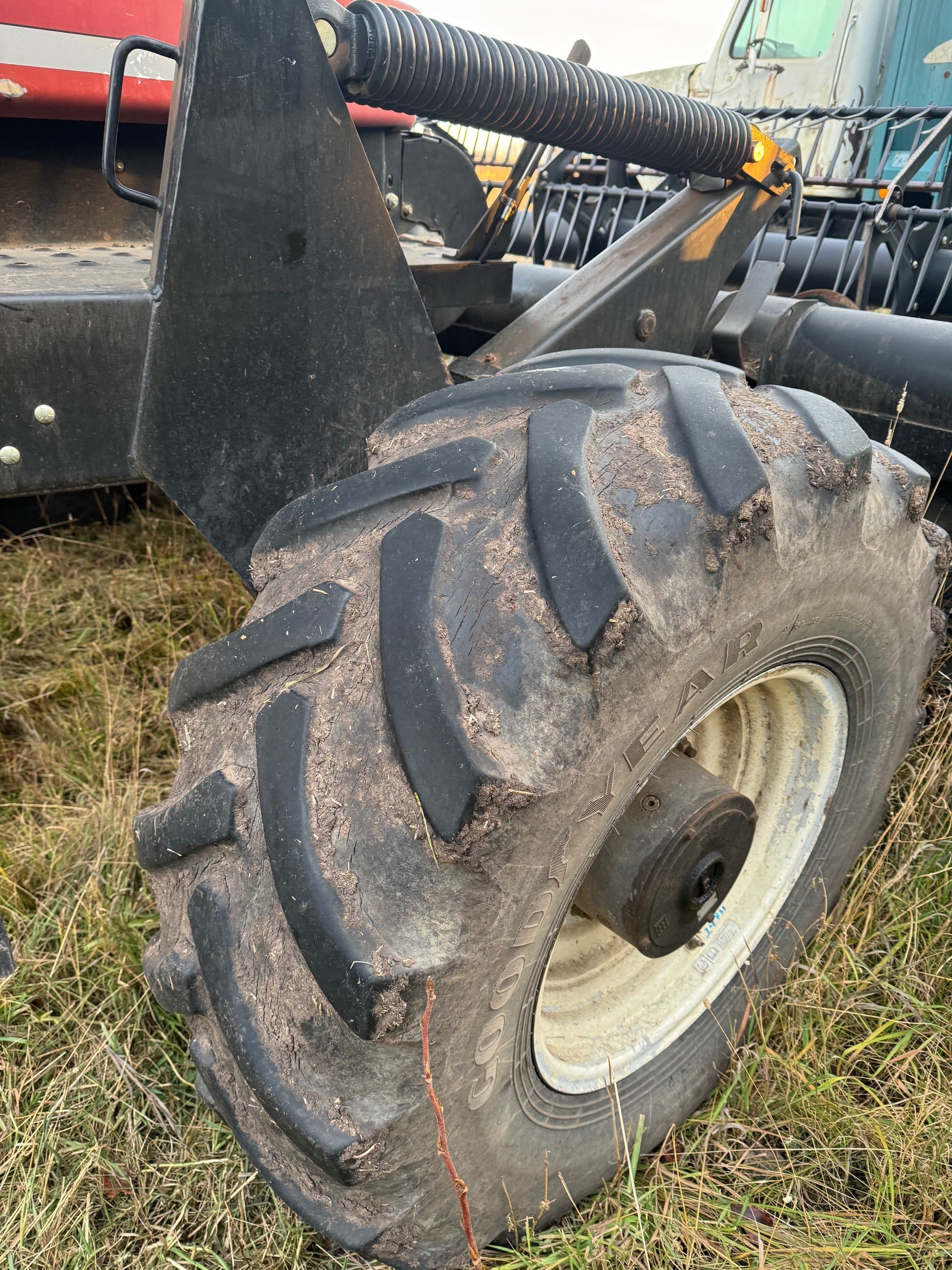 2006 MacDon 2952I Swather