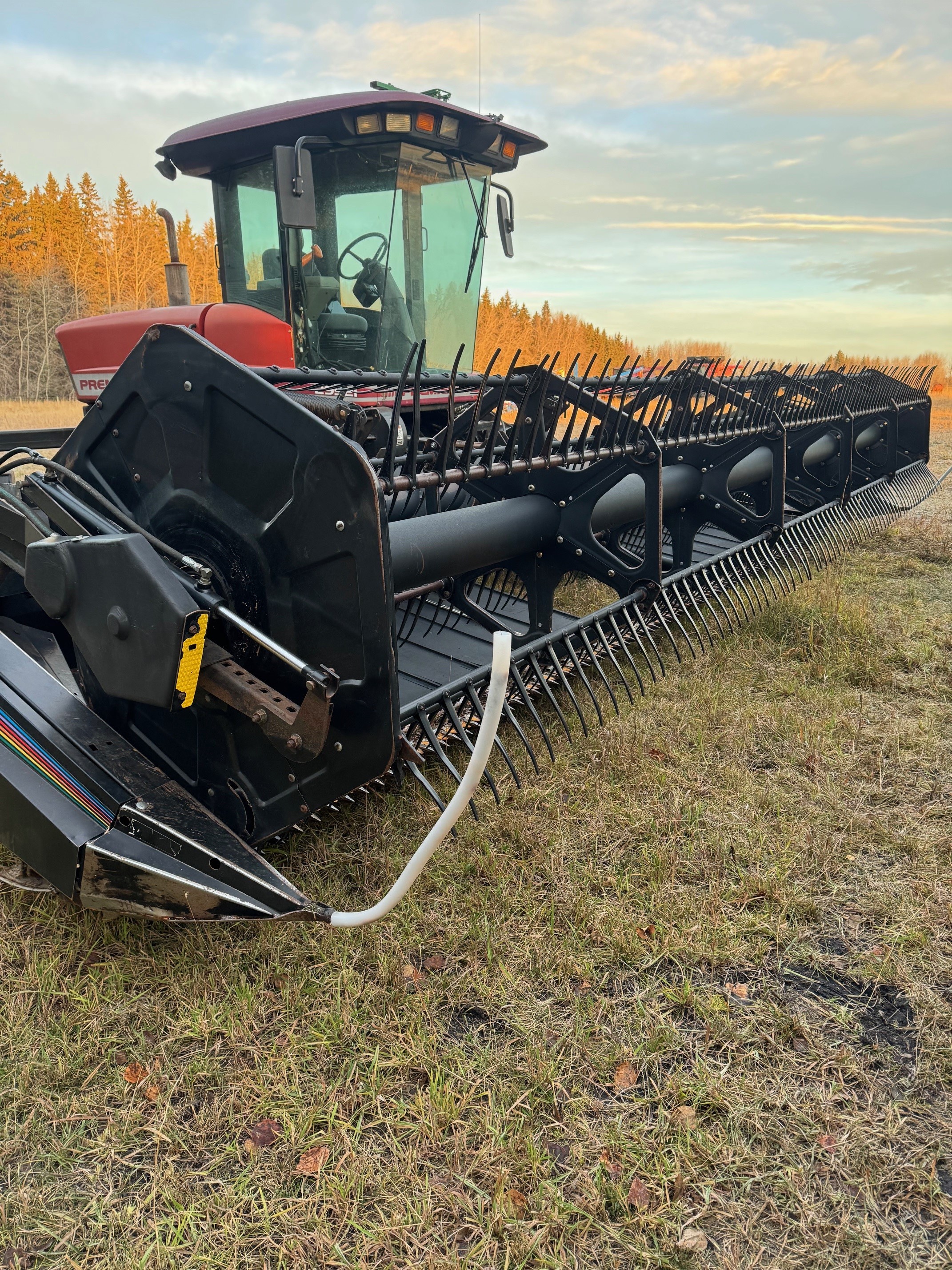 2006 MacDon 2952I Swather