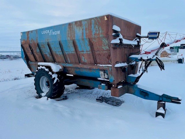 2001 Lucknow 425 Feed Wagon