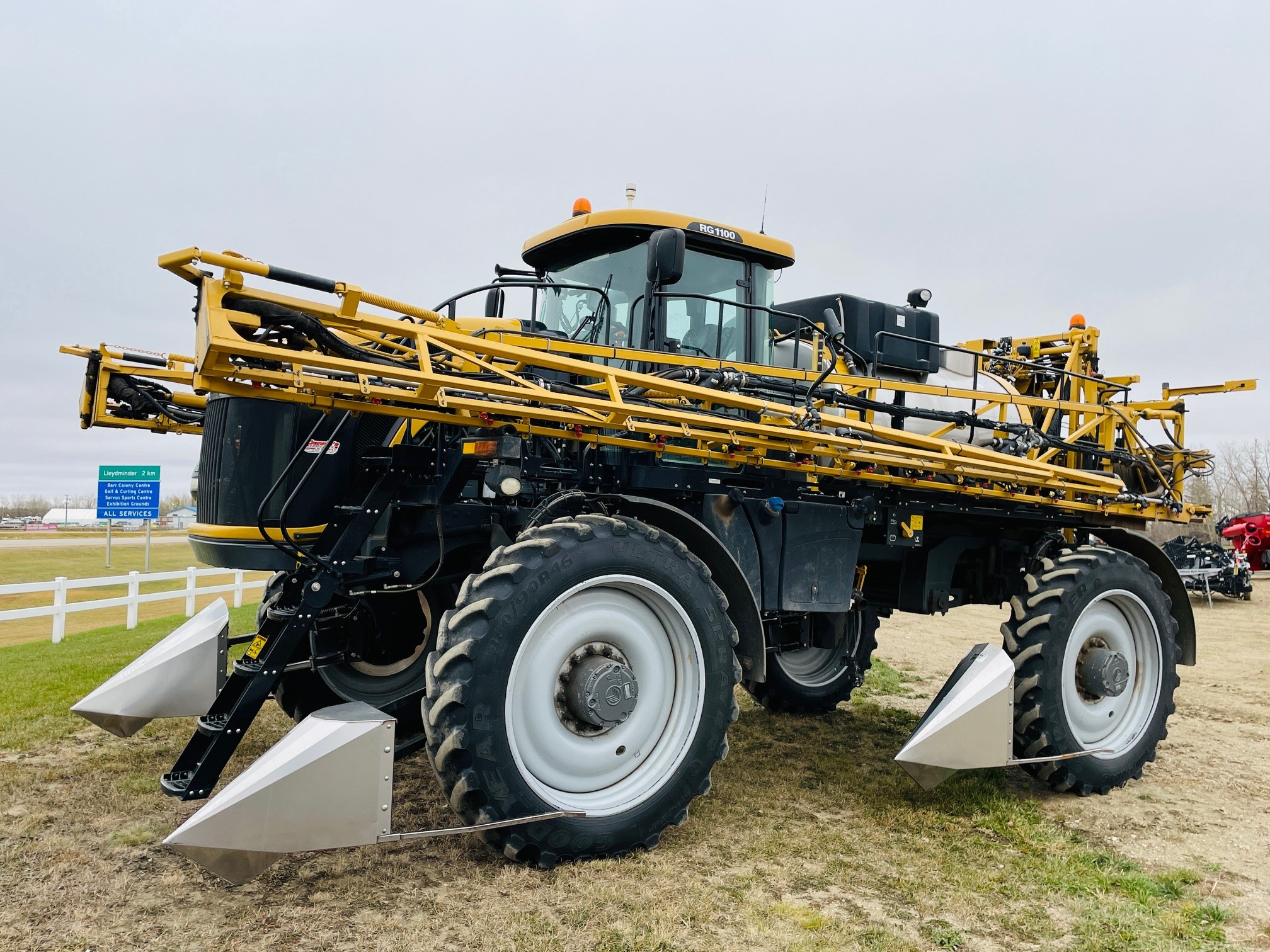 2012 RoGator RG1100 Sprayer