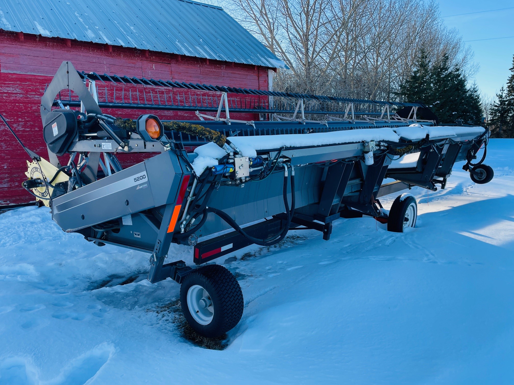 2011 Massey Ferguson 5200 Header