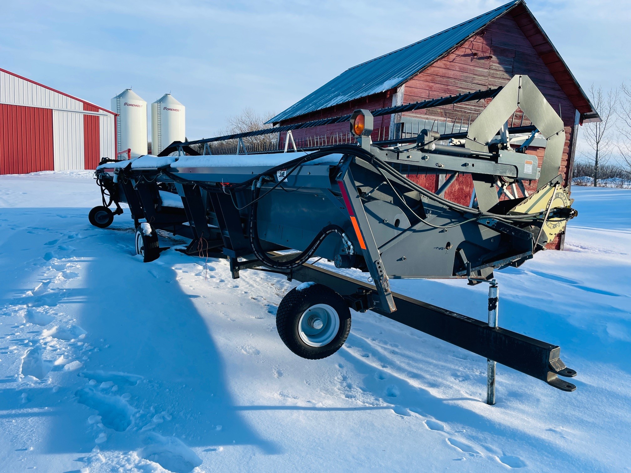 2011 Massey Ferguson 5200 Header