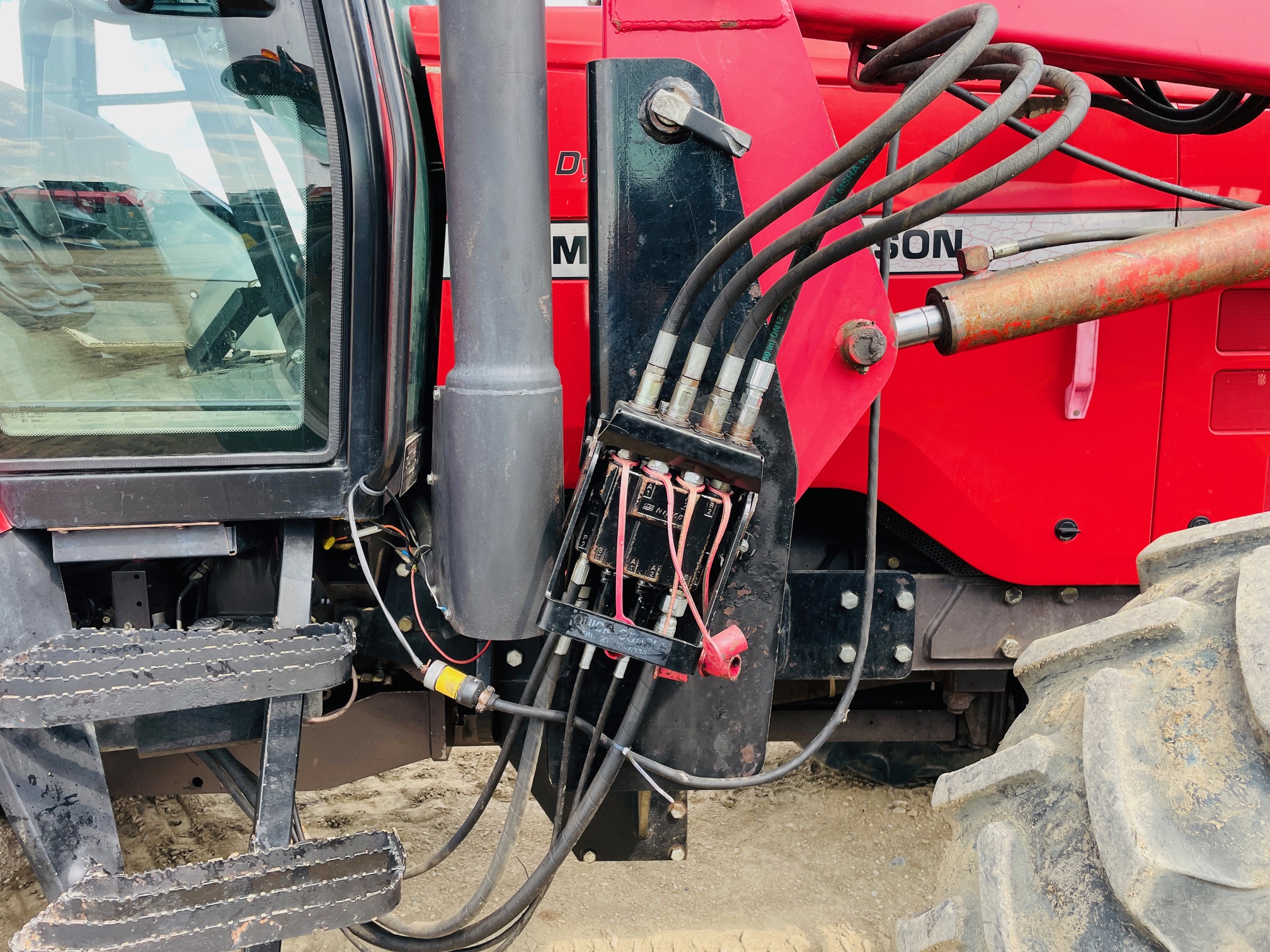 1997 Massey Ferguson 8140 Tractor Loader