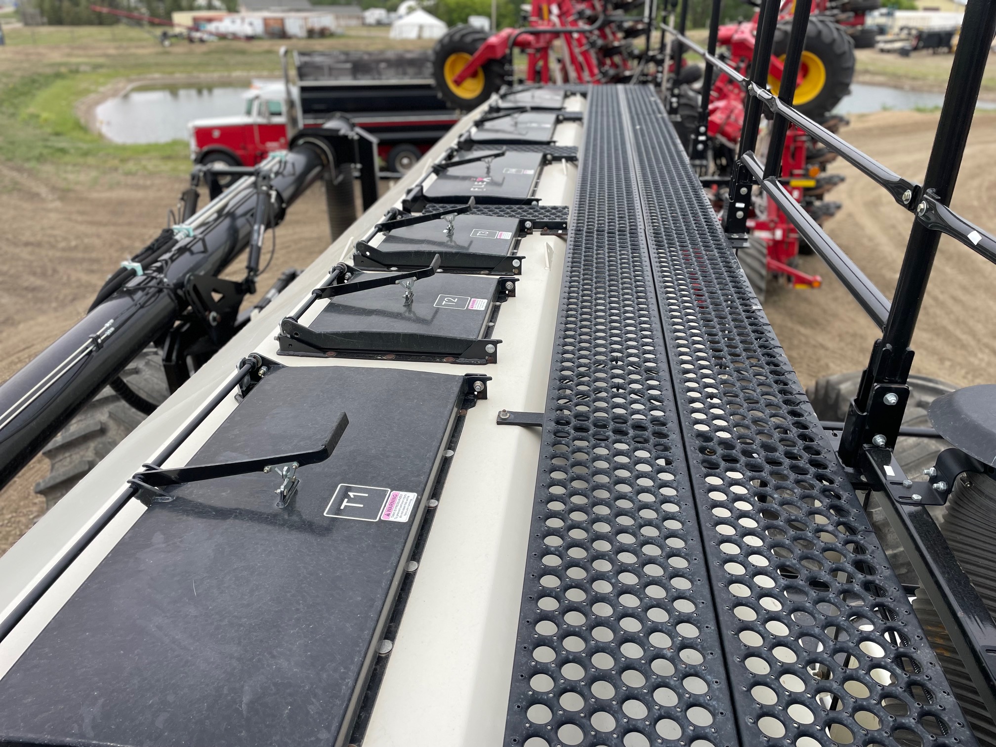 2018 Bourgault L7800 Air Tank/Cart