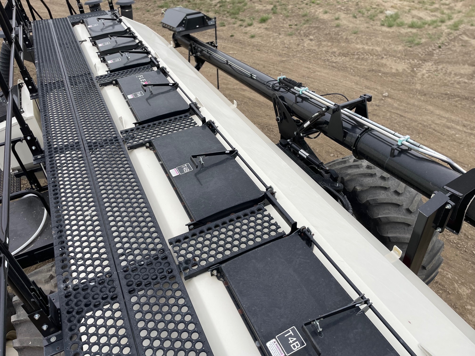 2018 Bourgault L7800 Air Tank/Cart