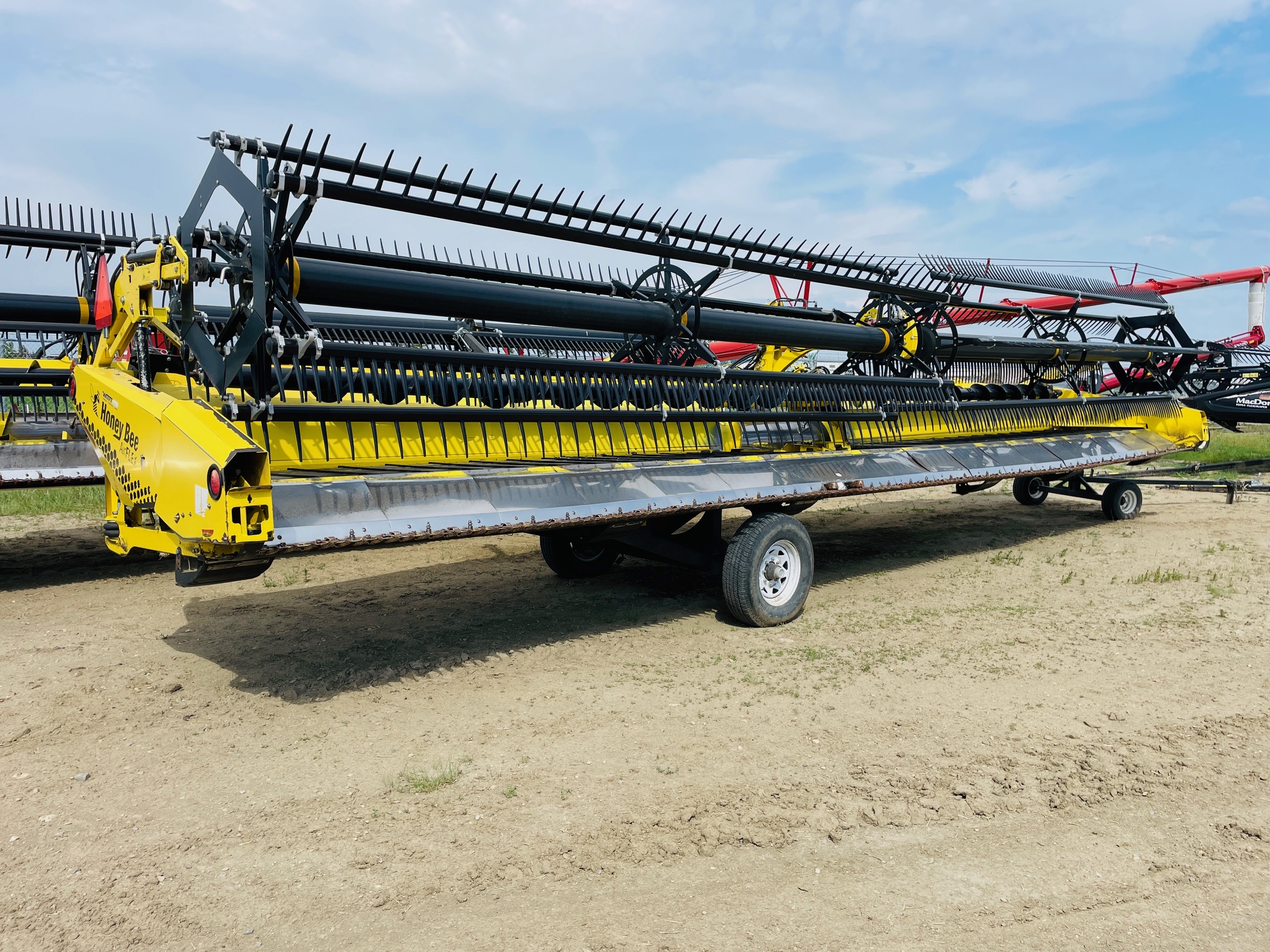 2015 Honey Bee AF236 Header