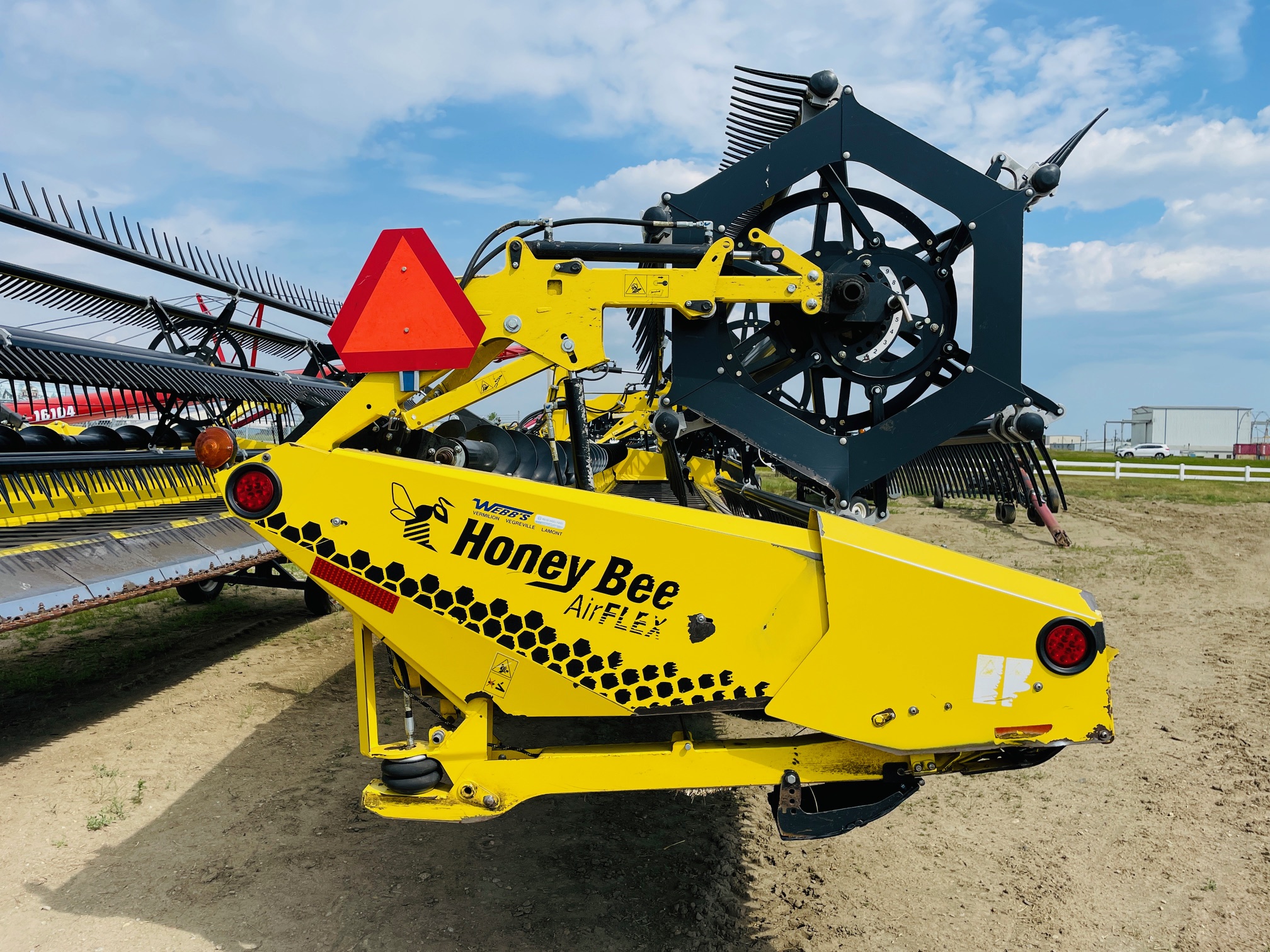 2015 Honey Bee AF236 Header