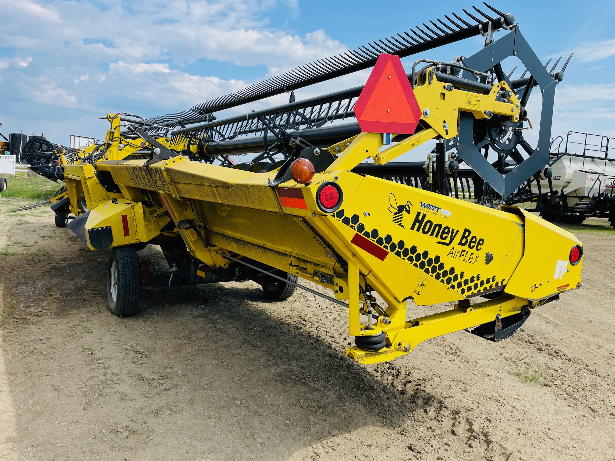 2015 Honey Bee AF236 Header