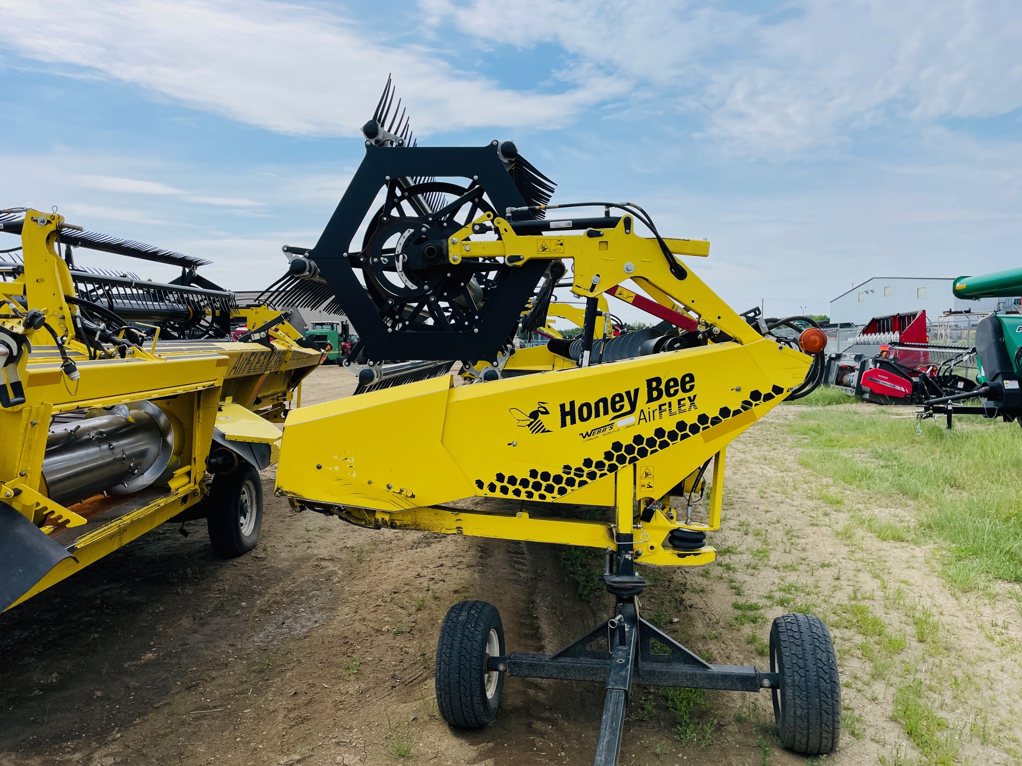 2016 Honey Bee AF236 Header