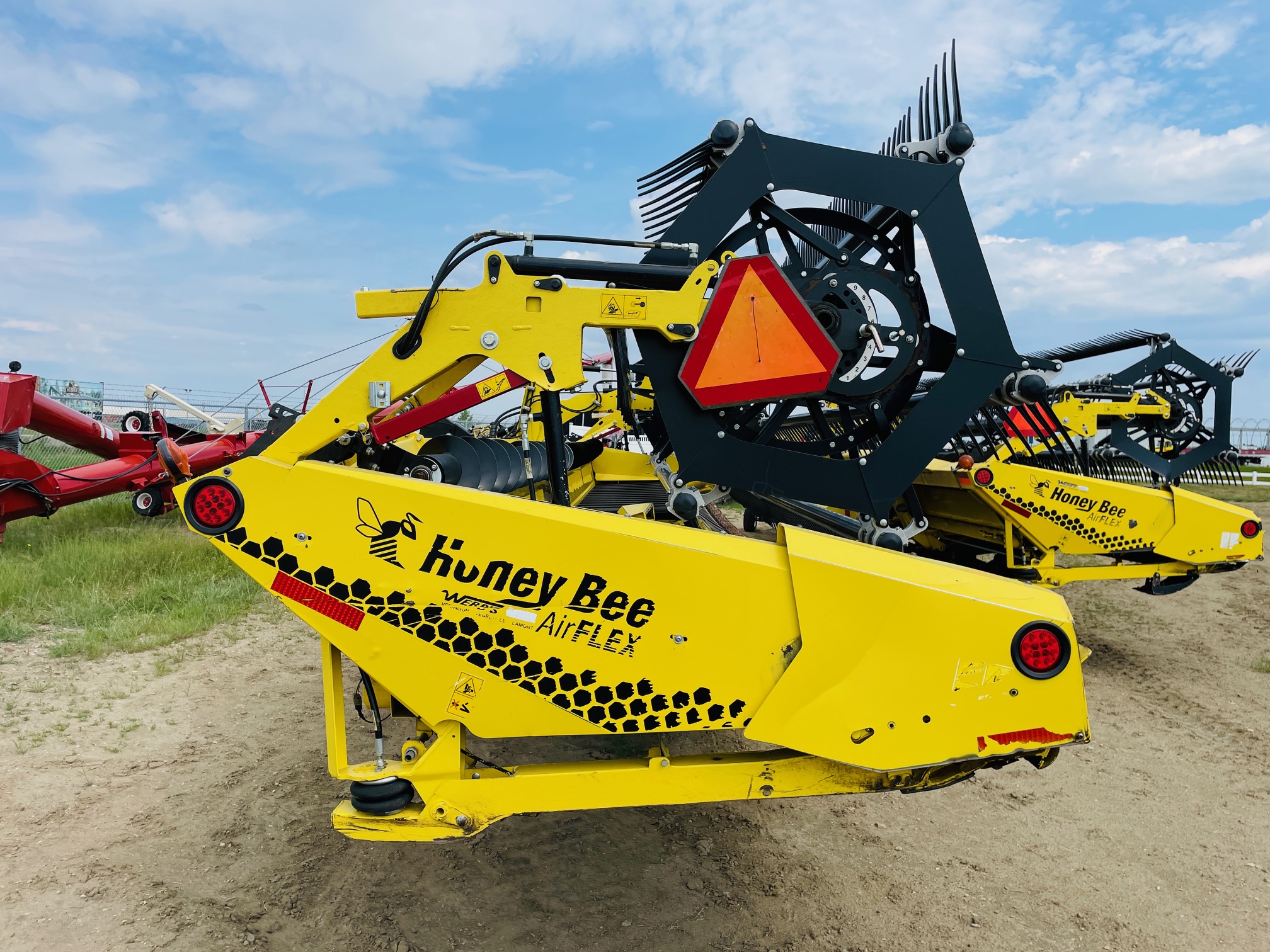 2016 Honey Bee AF236 Header