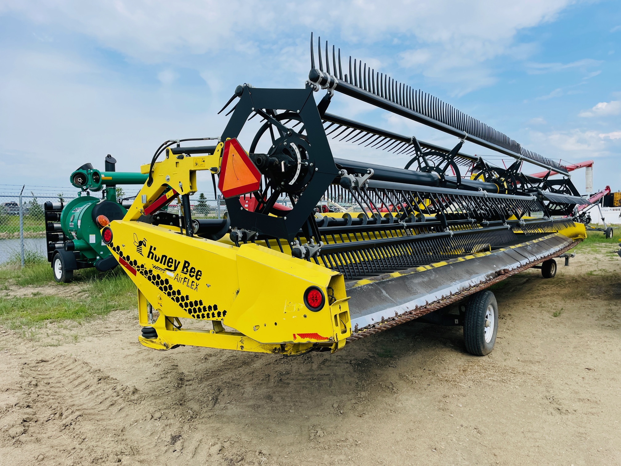 2016 Honey Bee AF236 Header