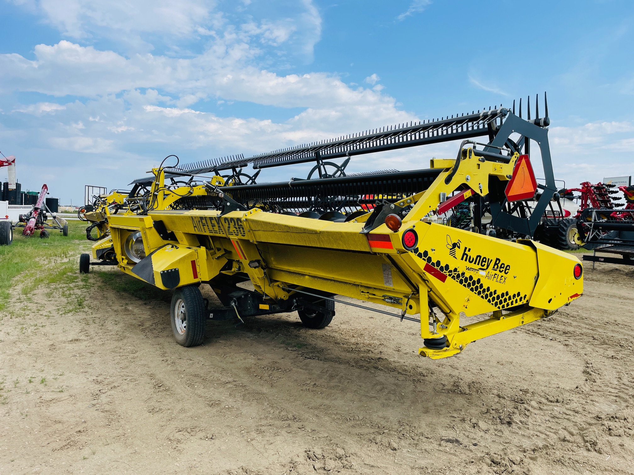 2016 Honey Bee AF236 Header