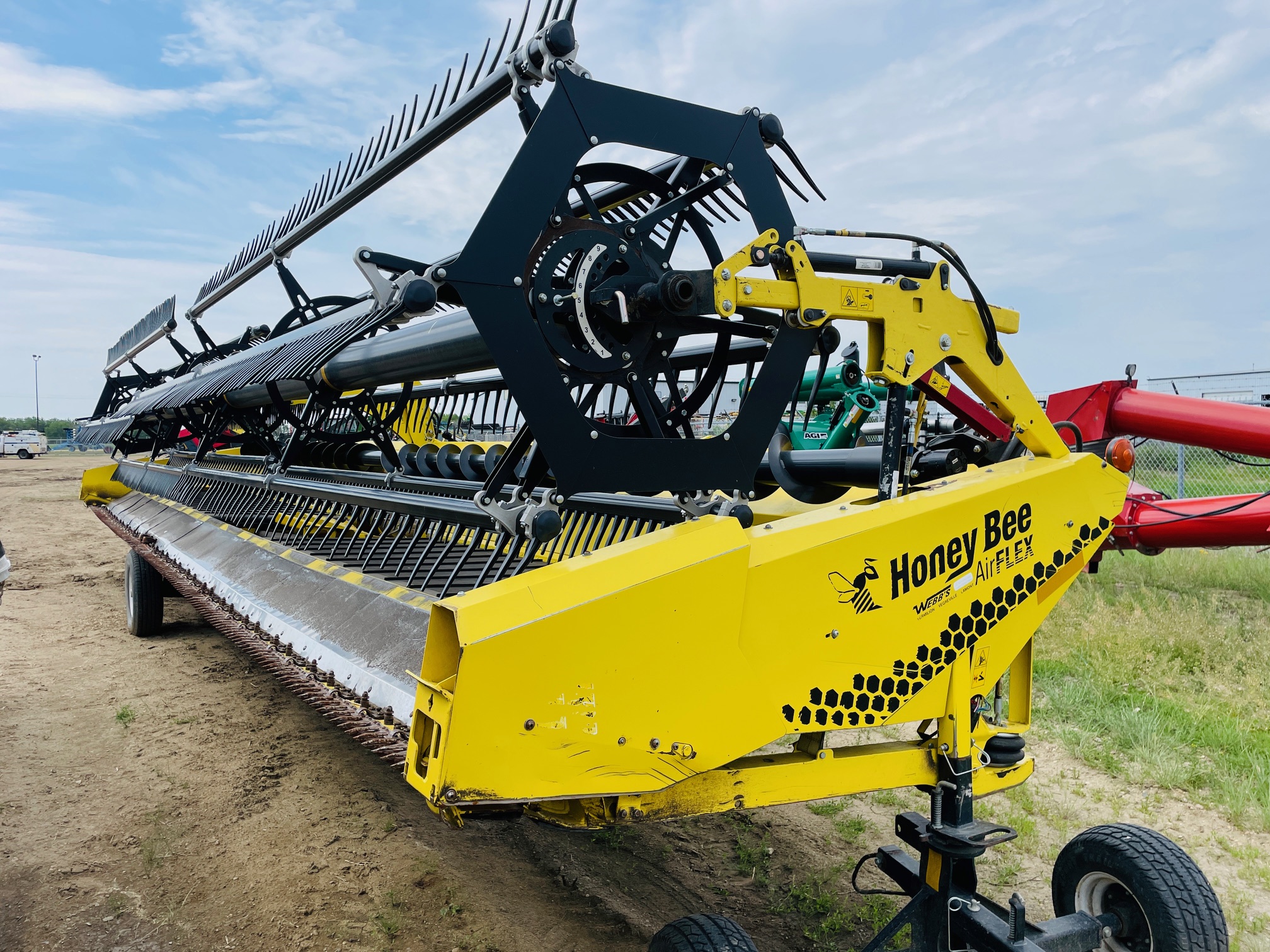 2016 Honey Bee AF236 Header