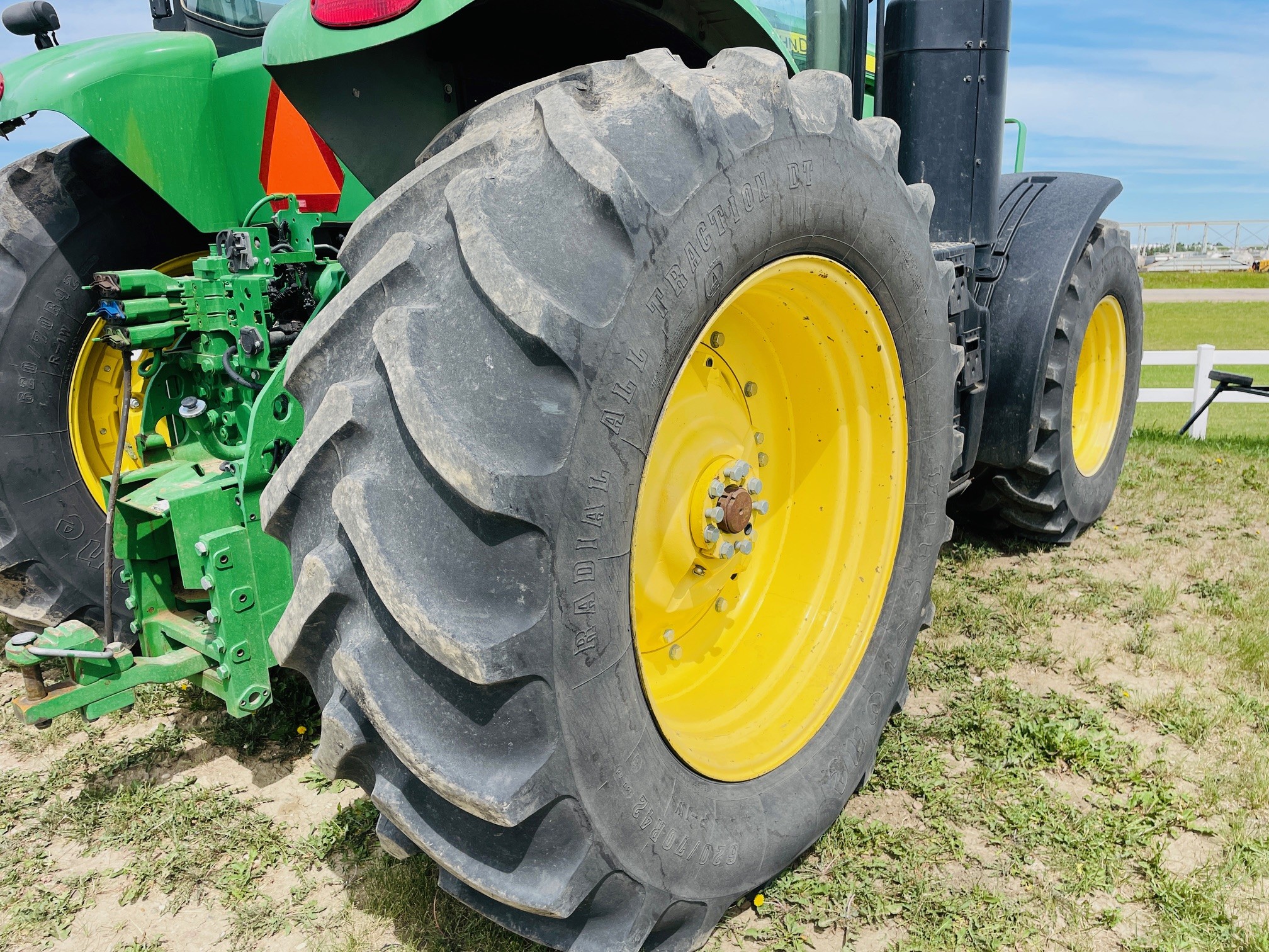 2014 John Deere 7210R Tractor
