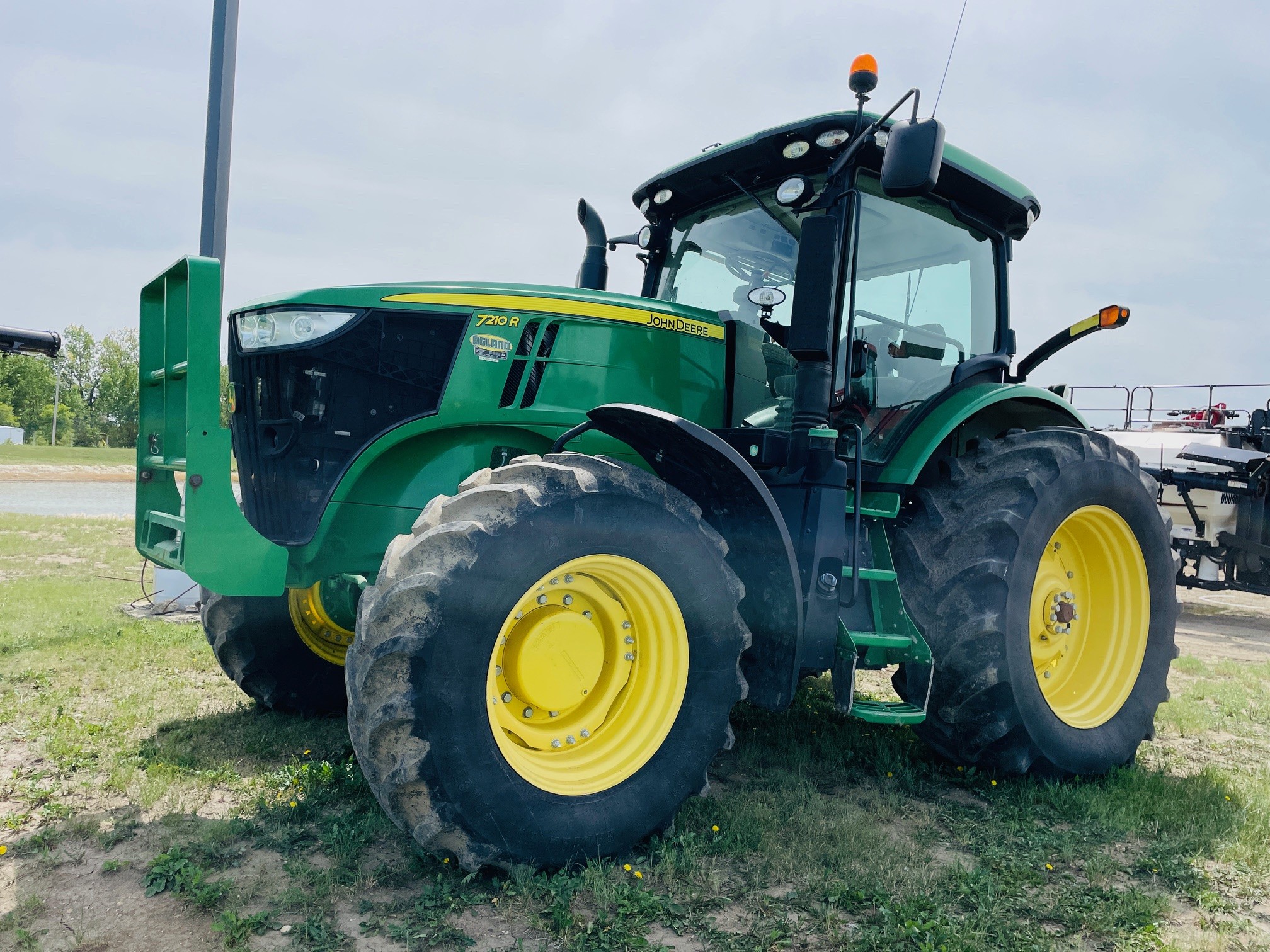 2014 John Deere 7210R Tractor
