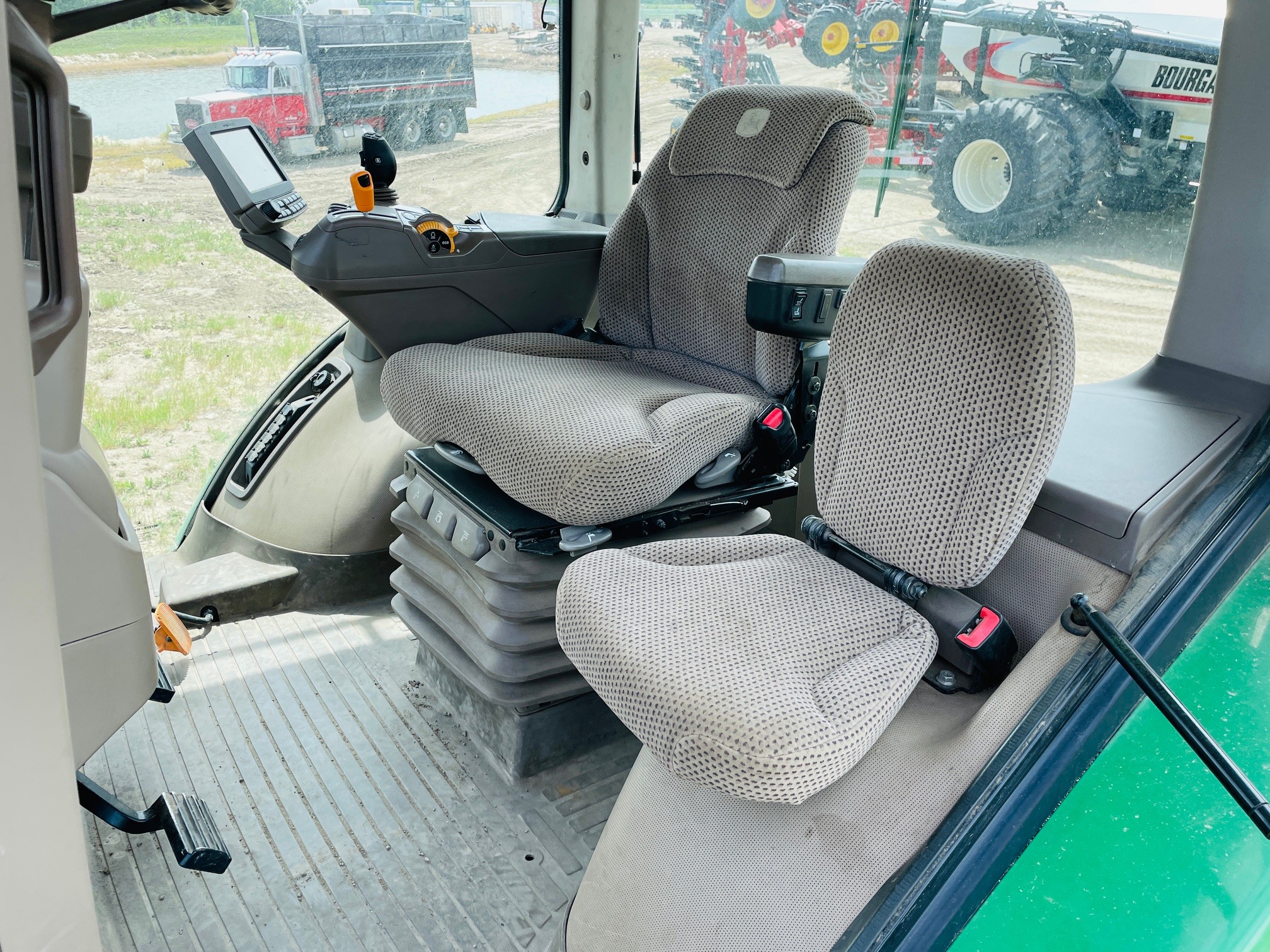 2014 John Deere 7210R Tractor