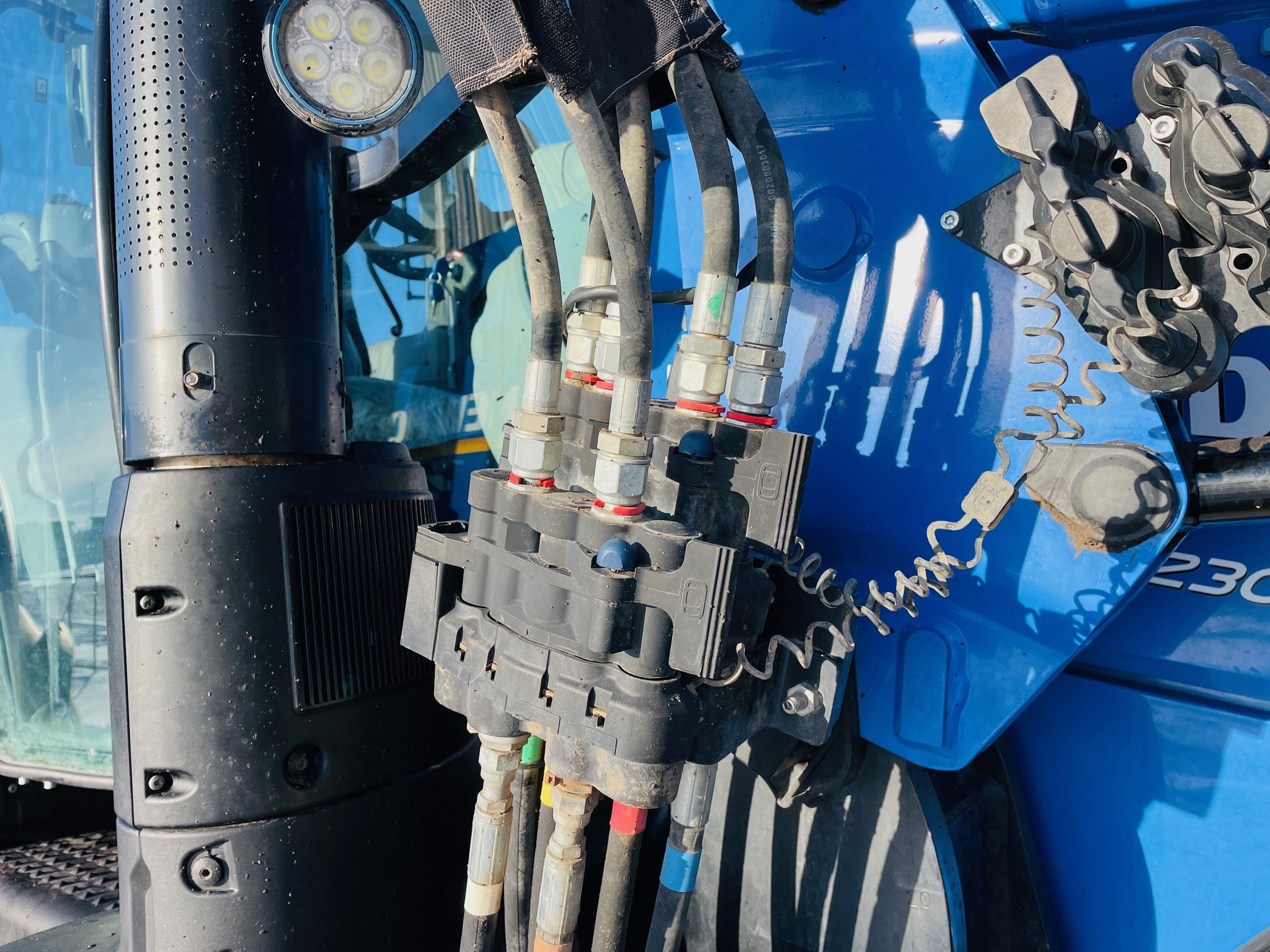 2021 New Holland T7.230 Tractor Loader