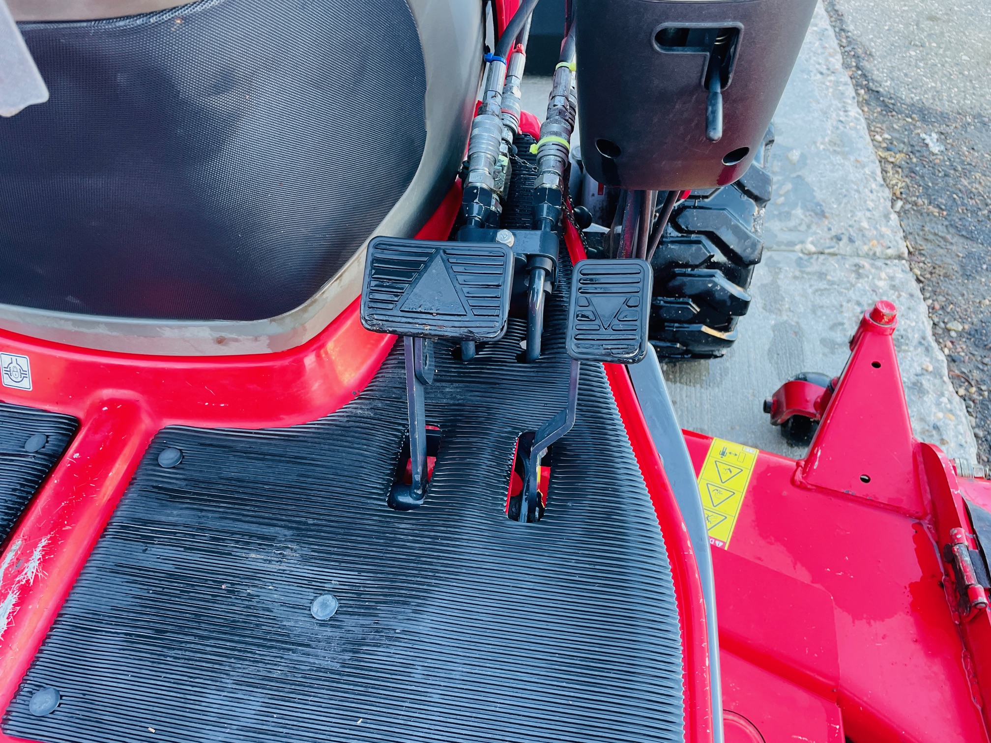 2012 Massey Ferguson GC2400L Tractor Compact