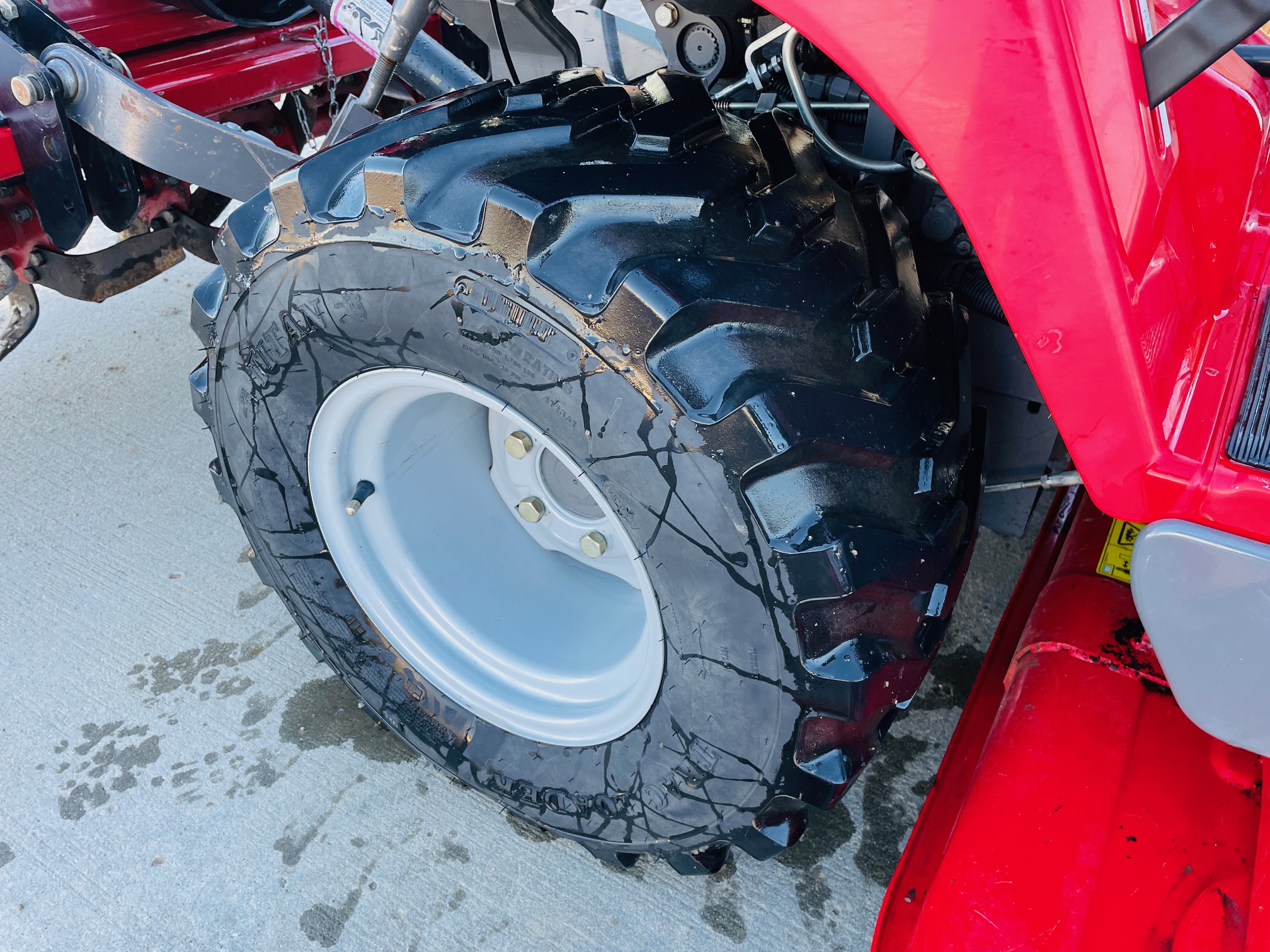 2012 Massey Ferguson GC2400L Tractor Compact
