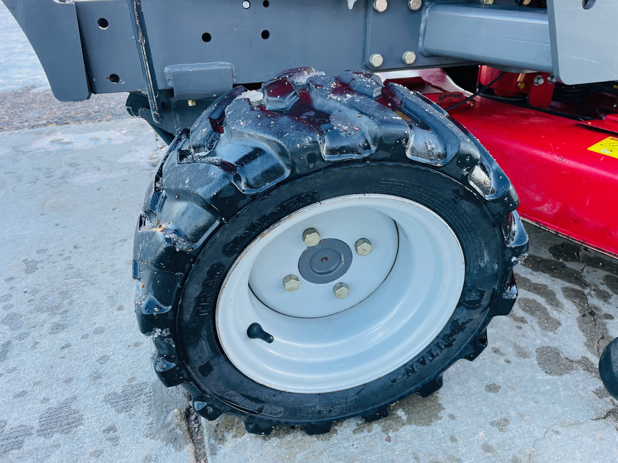 2012 Massey Ferguson GC2400L Tractor Compact