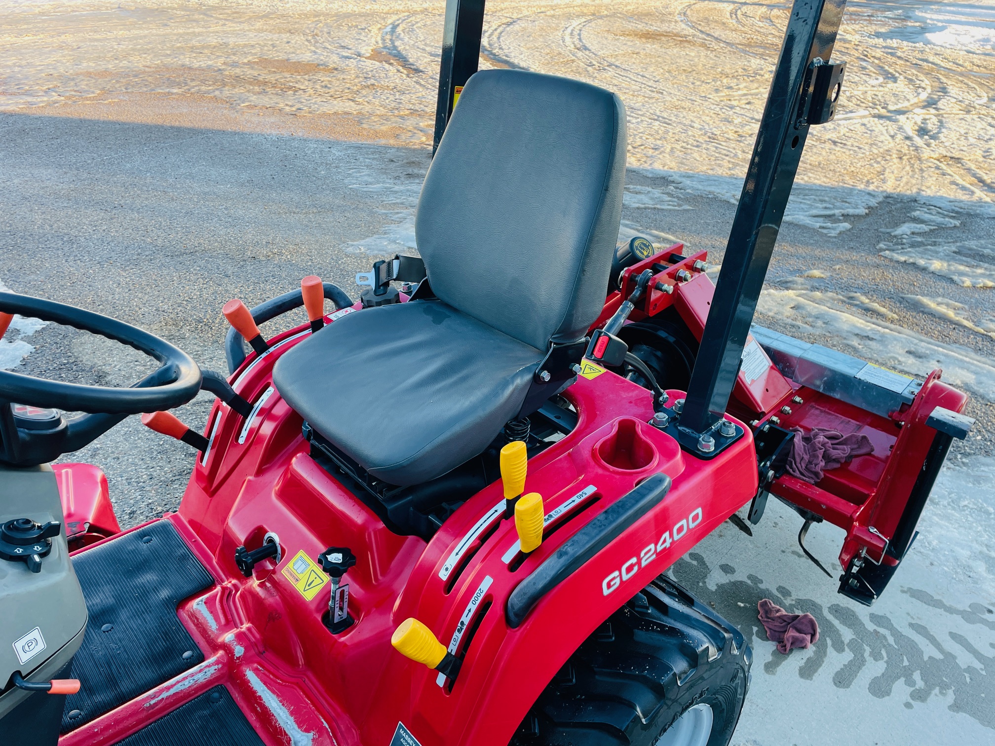2012 Massey Ferguson GC2400L Tractor Compact
