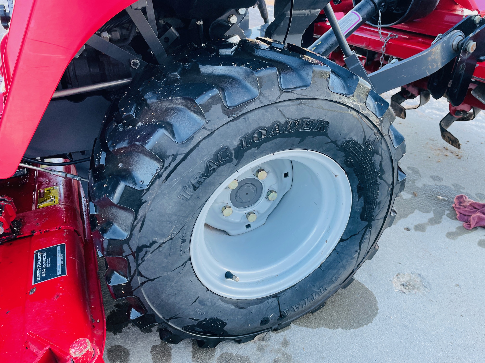 2012 Massey Ferguson GC2400L Tractor Compact