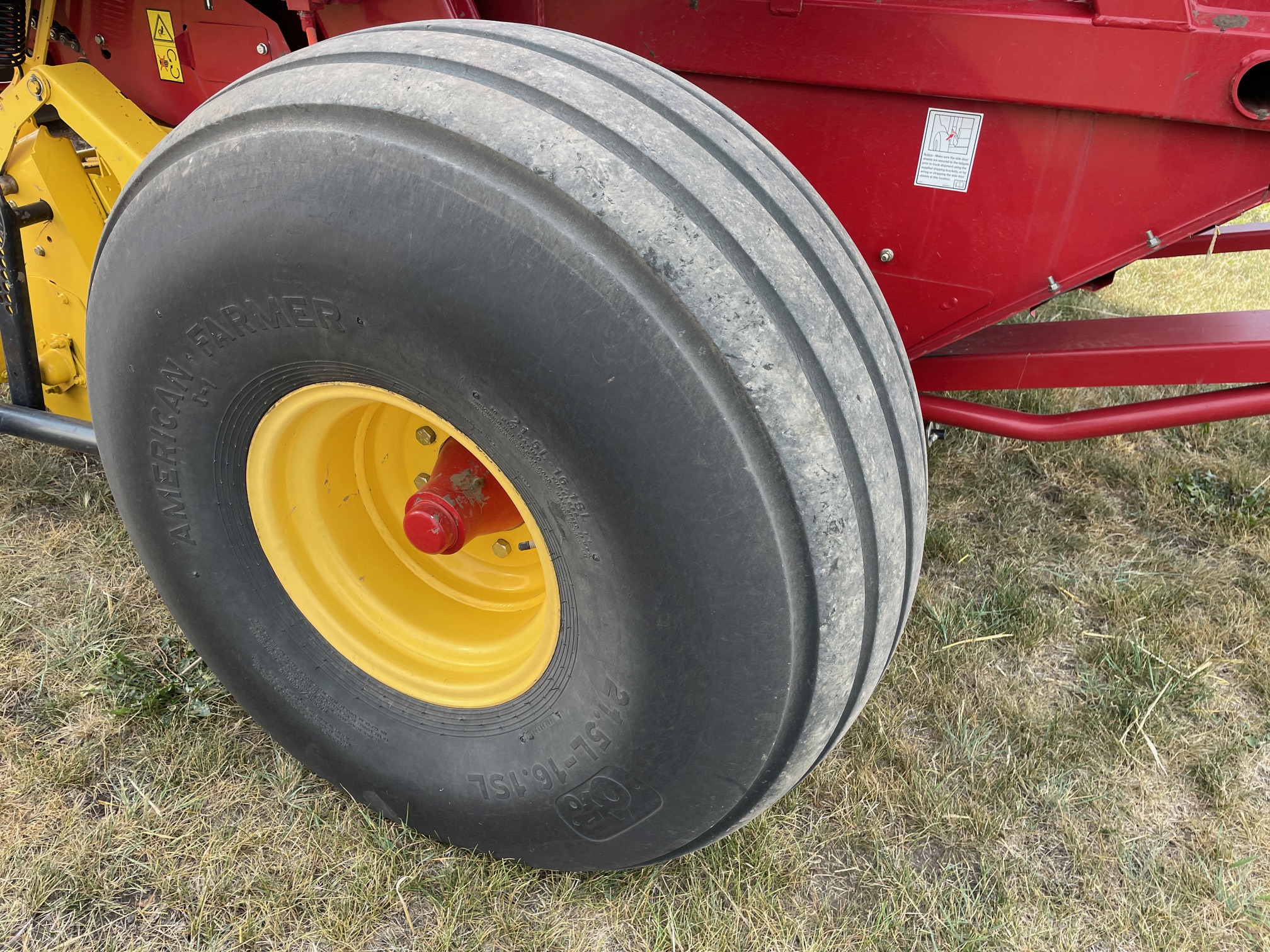 2015 New Holland RB560 Baler/Round