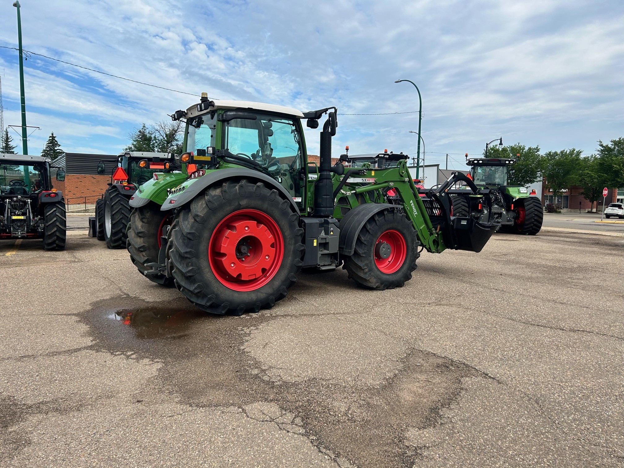 2017 Fendt 718S4 Tractor