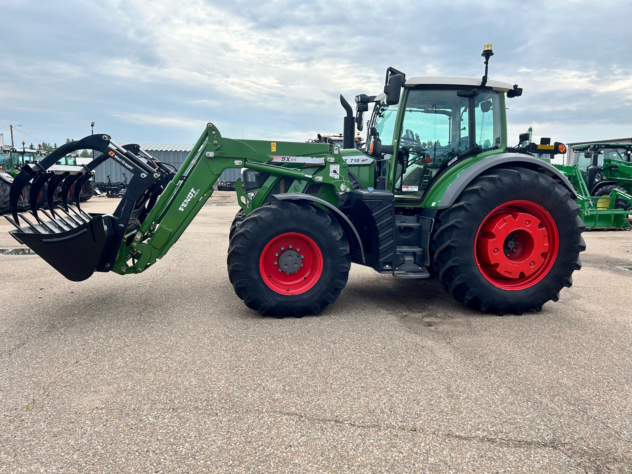 2017 Fendt 718S4 Tractor