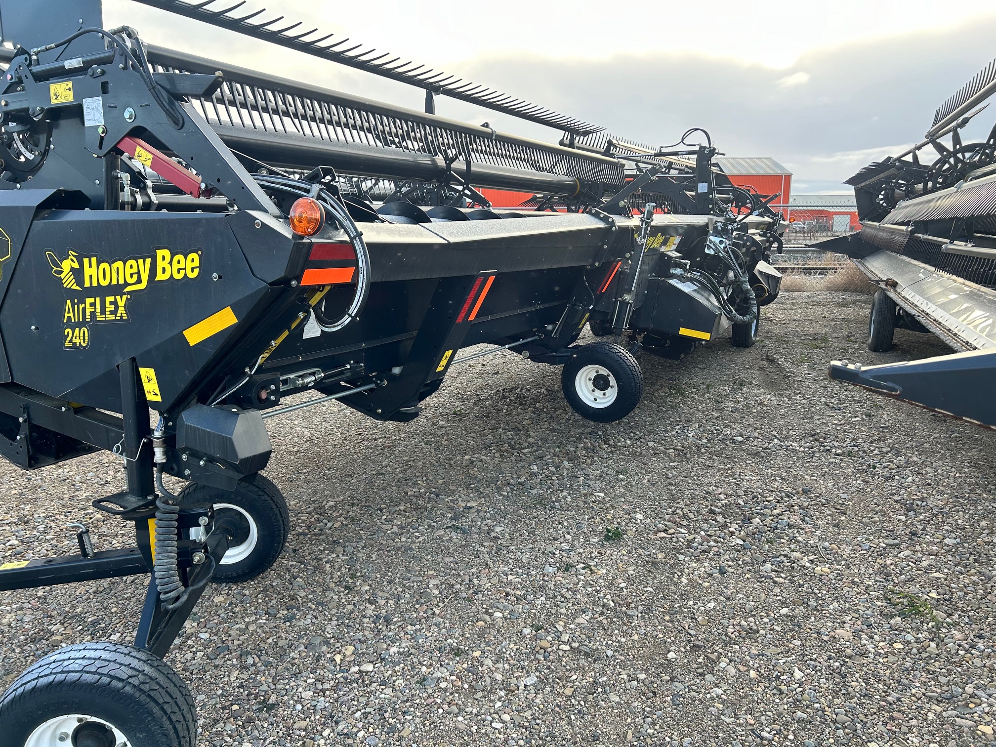 2019 Honey Bee AF240 Header Combine