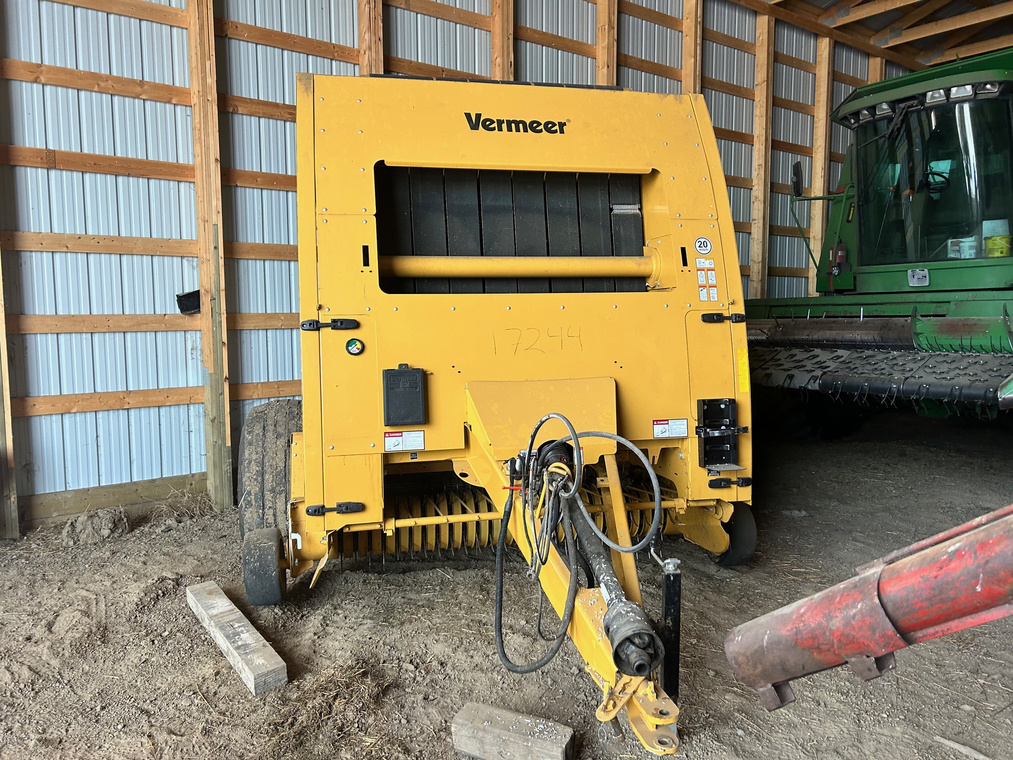 2023 Vermeer 605N Baler/Round