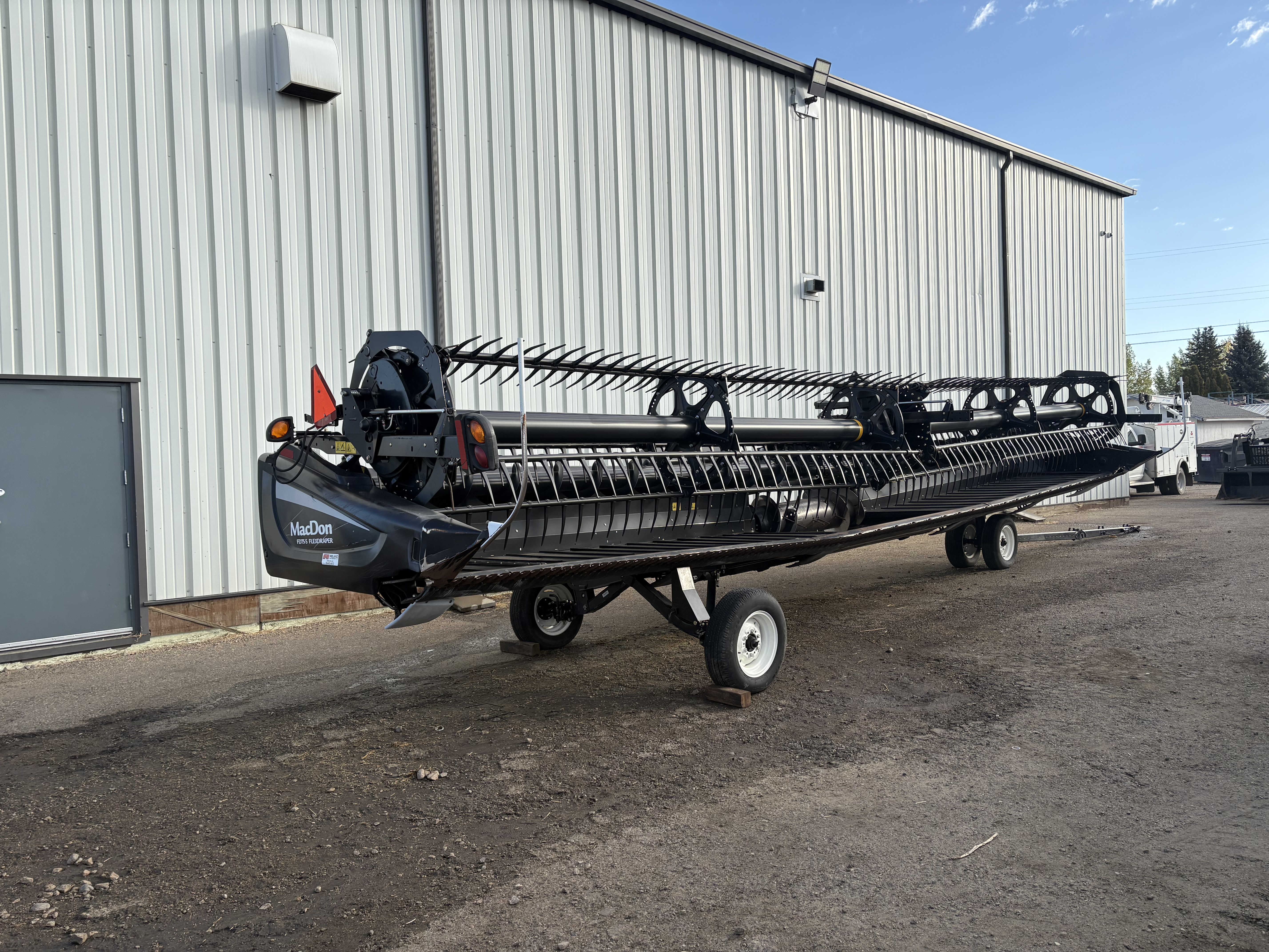 2017 MacDon FD75 Flexdraper 35 ft (10.6m) Header Combine