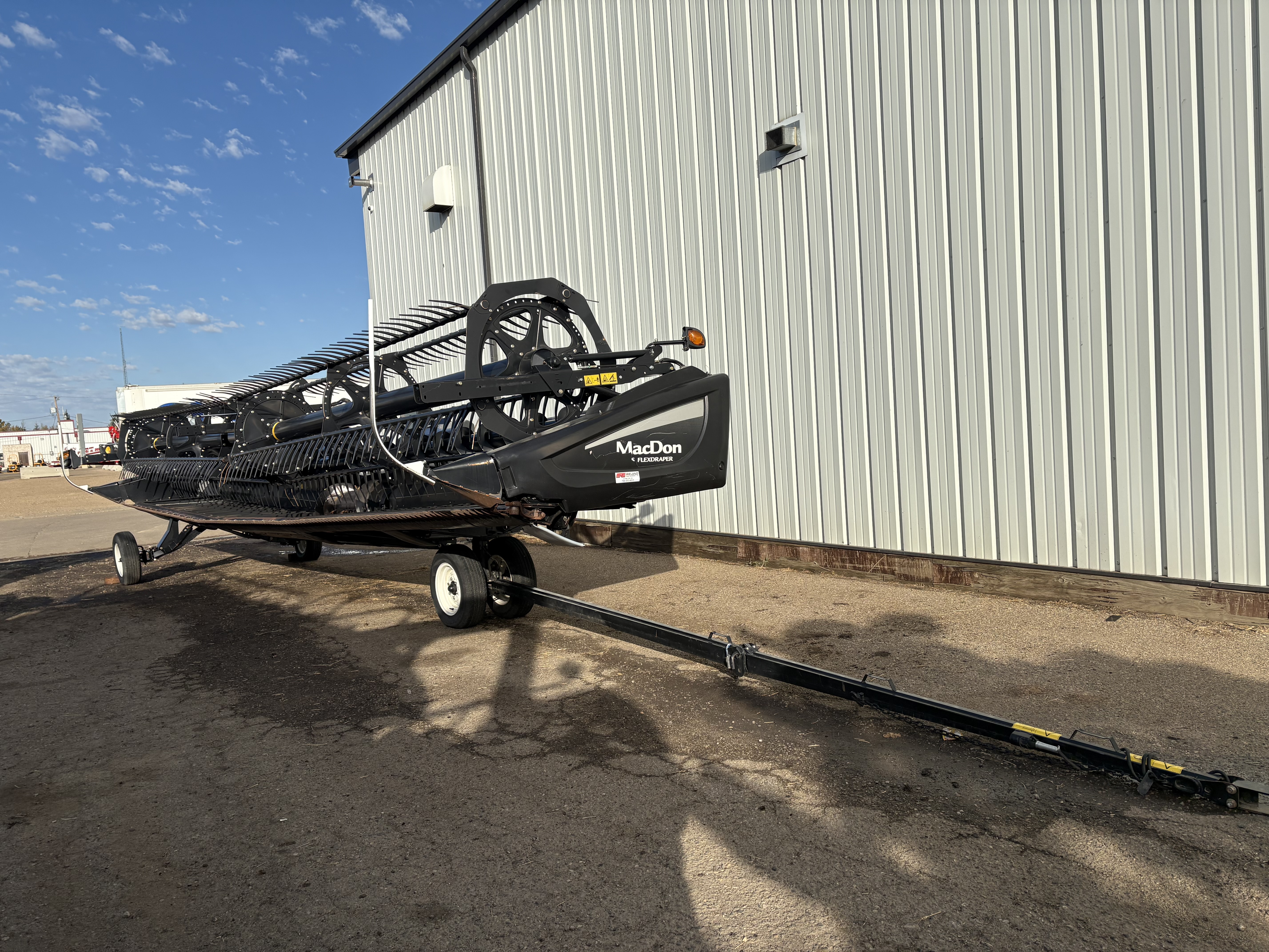 2017 MacDon FD75 Flexdraper 35 ft (10.6m) Header Combine