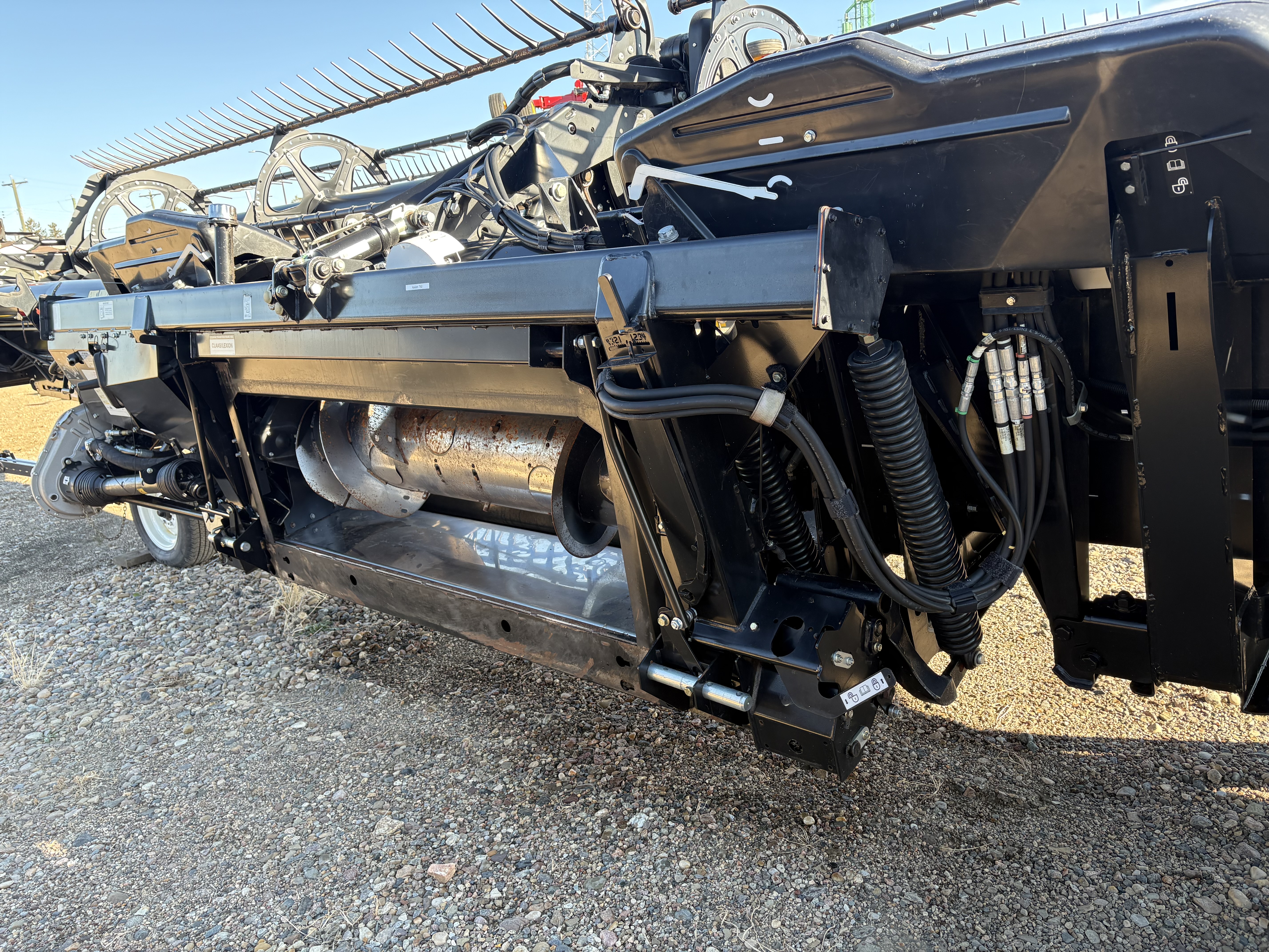 2017 MacDon FD75 Flexdraper 35 ft (10.6m) Header Combine