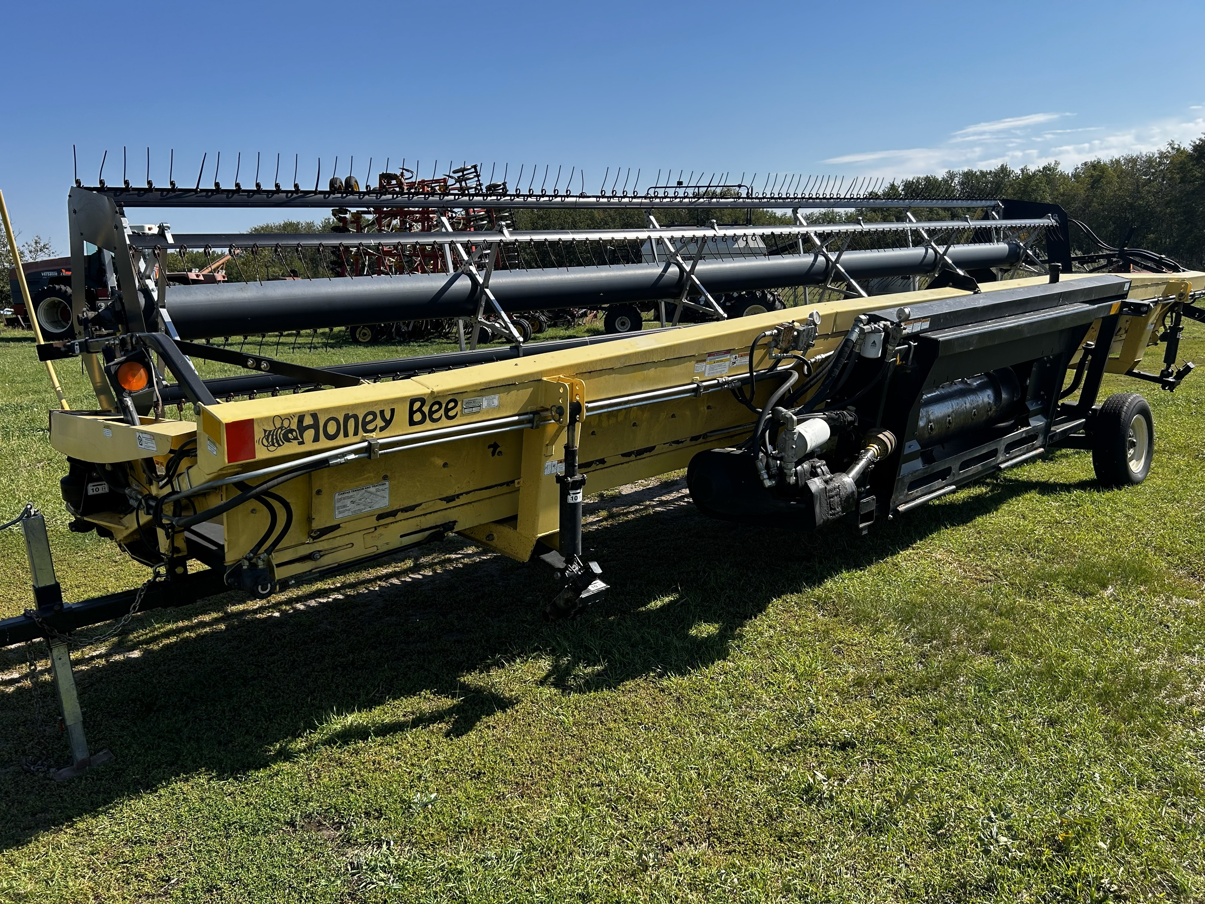 2000 Honey Bee HB-30 Header Draper