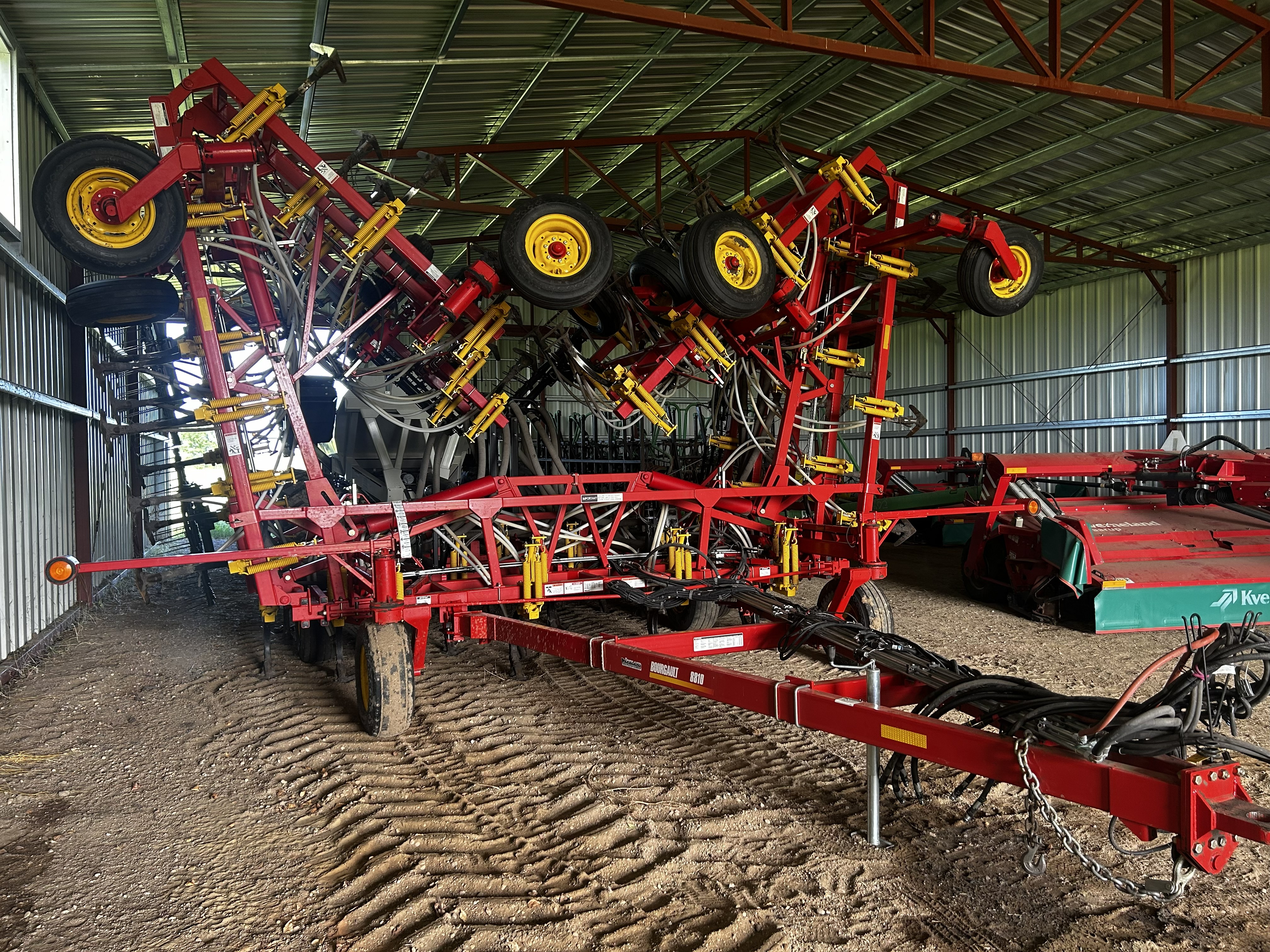 2011 Bourgault 8810 Air Drill