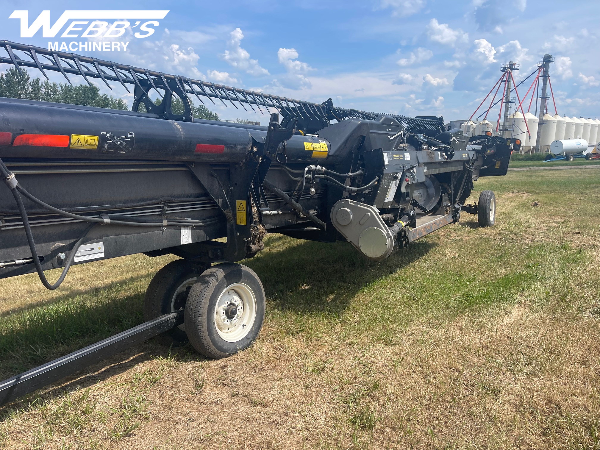 2018 MacDon FD75-35 Header Combine