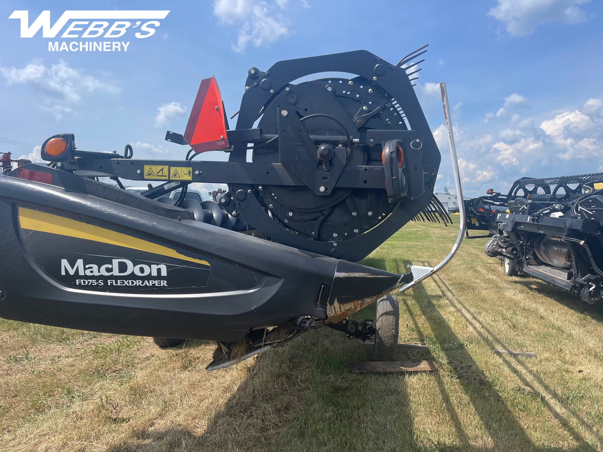 2018 MacDon FD75-35 Header Combine