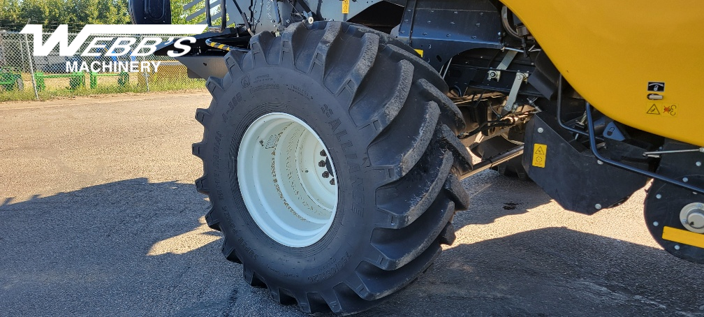 2019 New Holland CR8.90 Combine